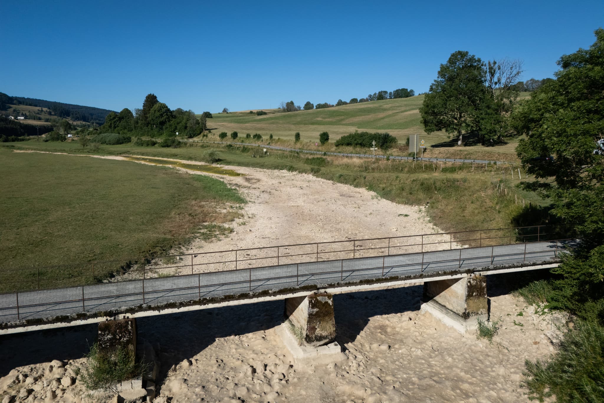 Sécheresse dans le Jura: Le Doubs disparaît sur plusieurs kilomètres près de la frontière suisse