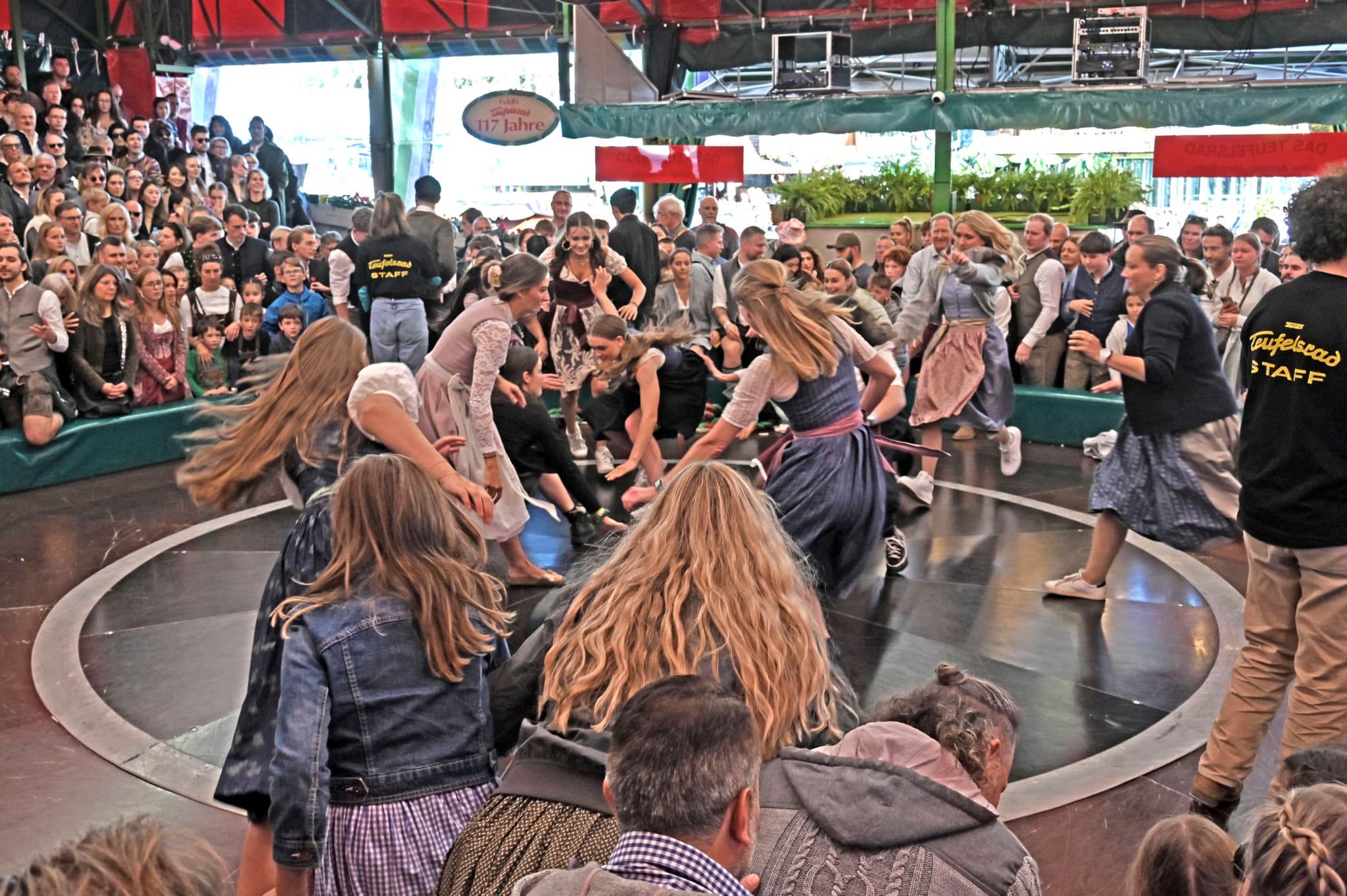 Oktoberfest à Munich: Filmer sous les jupes, un juteux commerce