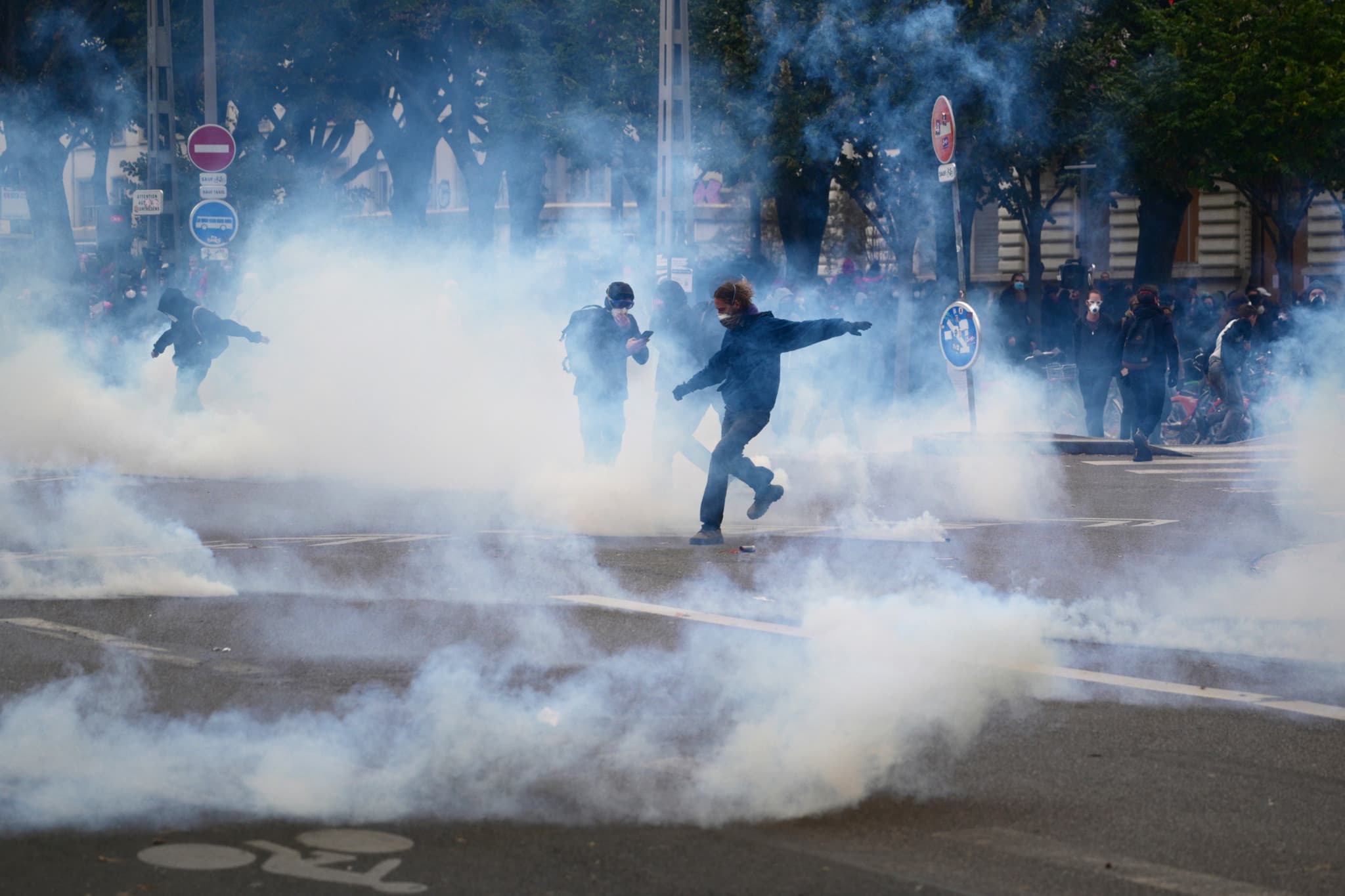 Manifestations en France: À Lyon, environ un millier de manifestants dispersés à coups de lacrymogènes