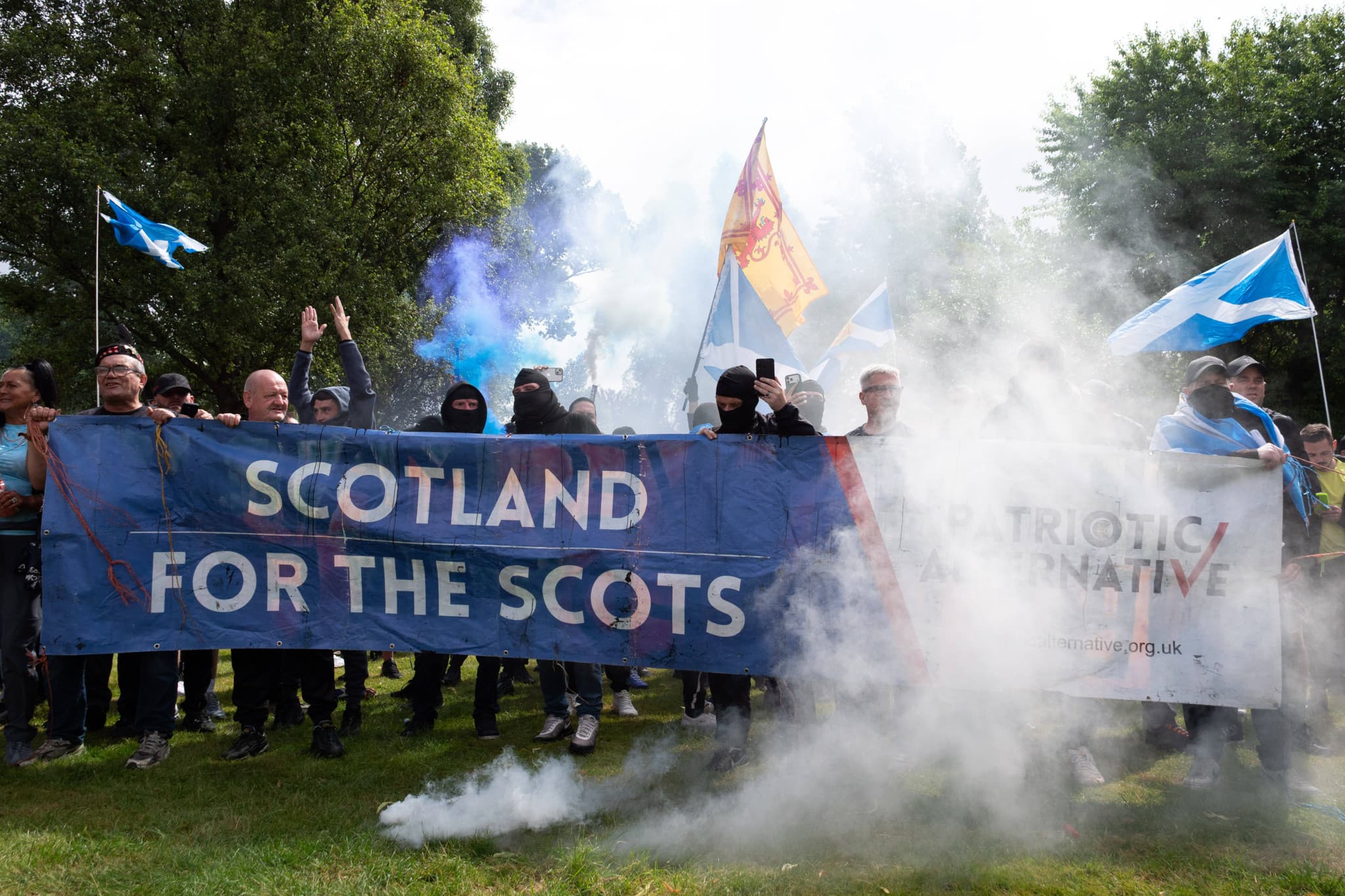 Manifestations en Écosse: Des heurts éclatent à Glasgow entre militants anti-immigration et antiracistes