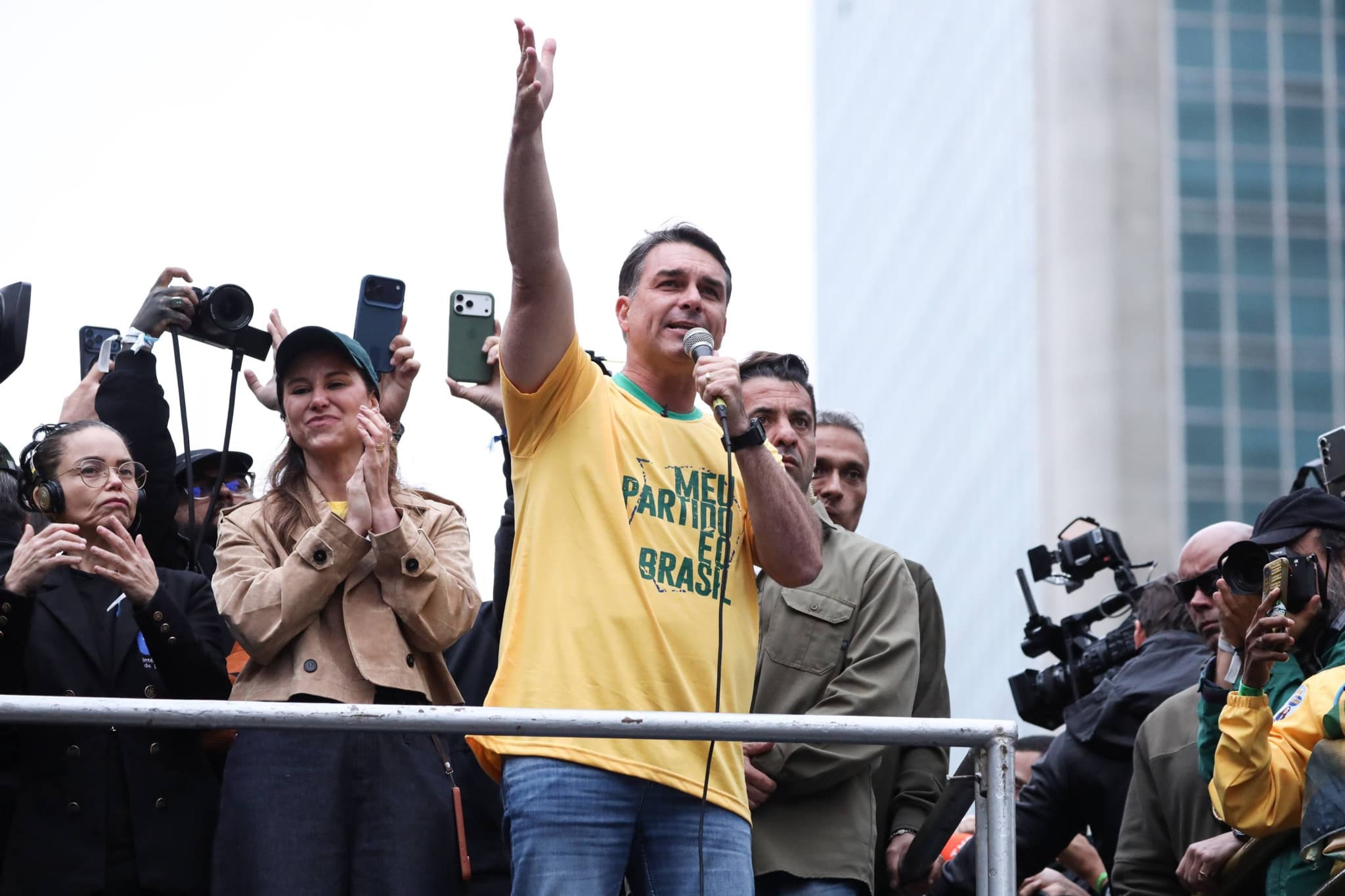 «SOS Trump»: Au Brésil, les partisans de Flávio Bolsonaro rêvent de faire tomber Lula