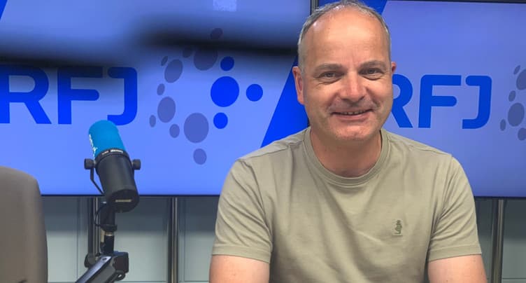 « L’autre revue de presse » : Alf cherche une nouvelle famille !