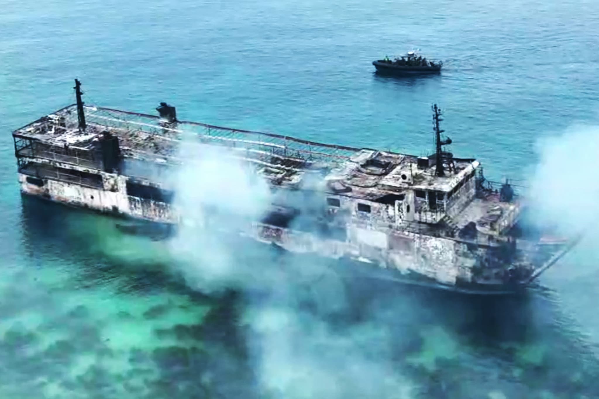 Catastrophe aux Philippines: Un ferry prend feu, au moins cinq morts et 86 disparus