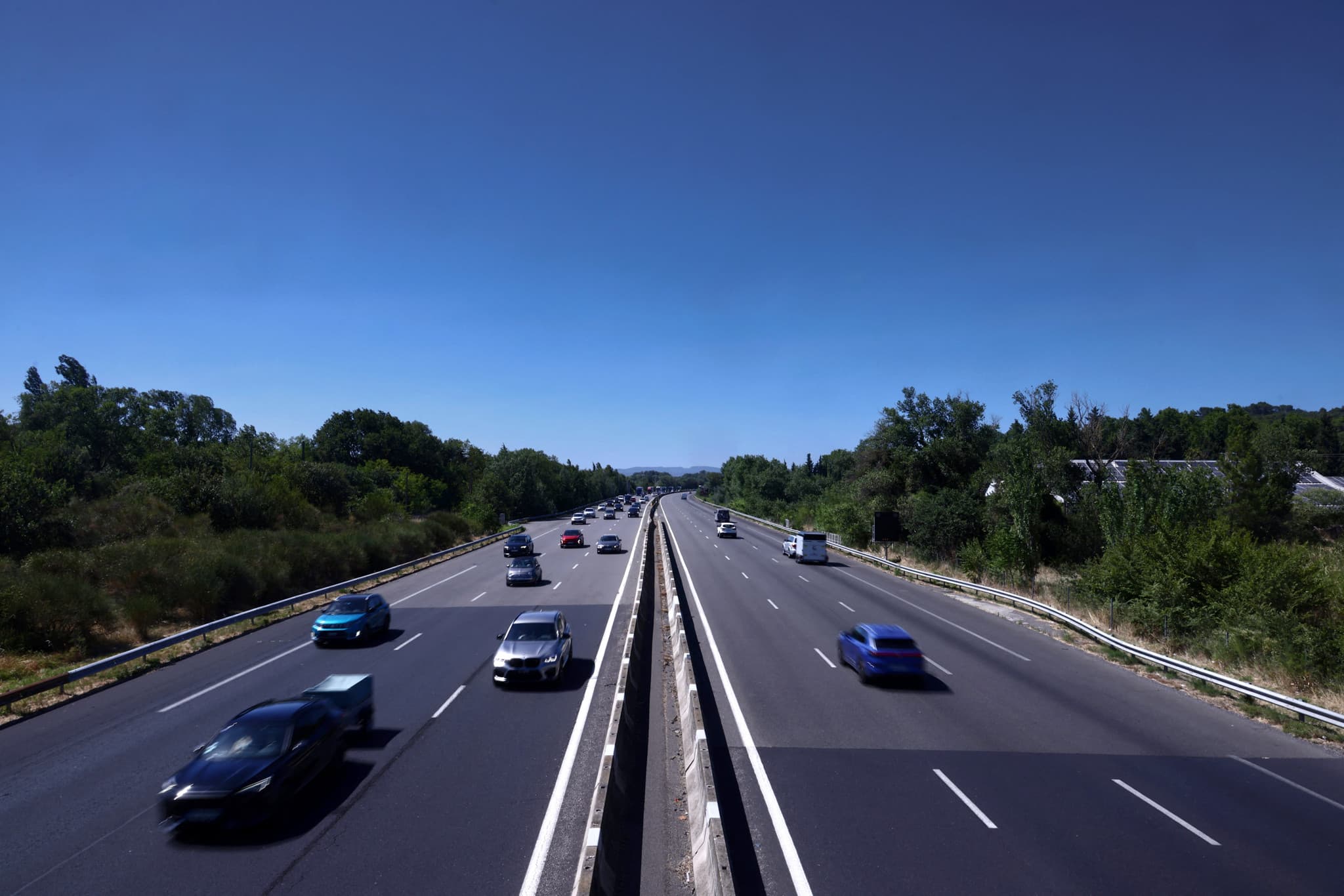 Insolite en France: Un automobiliste roule à contresens sur l’autoroute durant 16 km