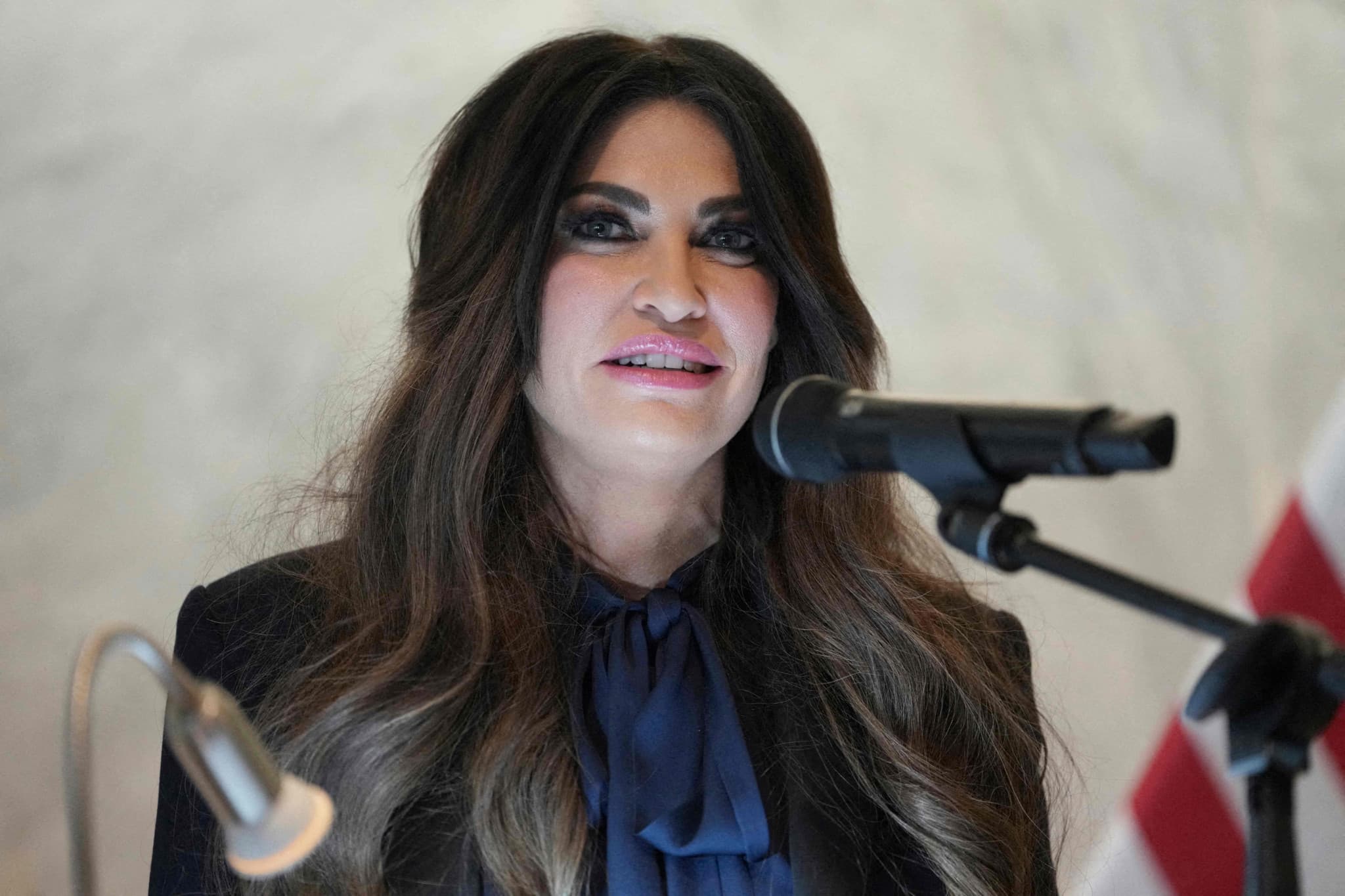 Kimberly Guilfoyle: Soirées mondaines, Mykonos et donateurs gênants font tomber l’ambassadrice