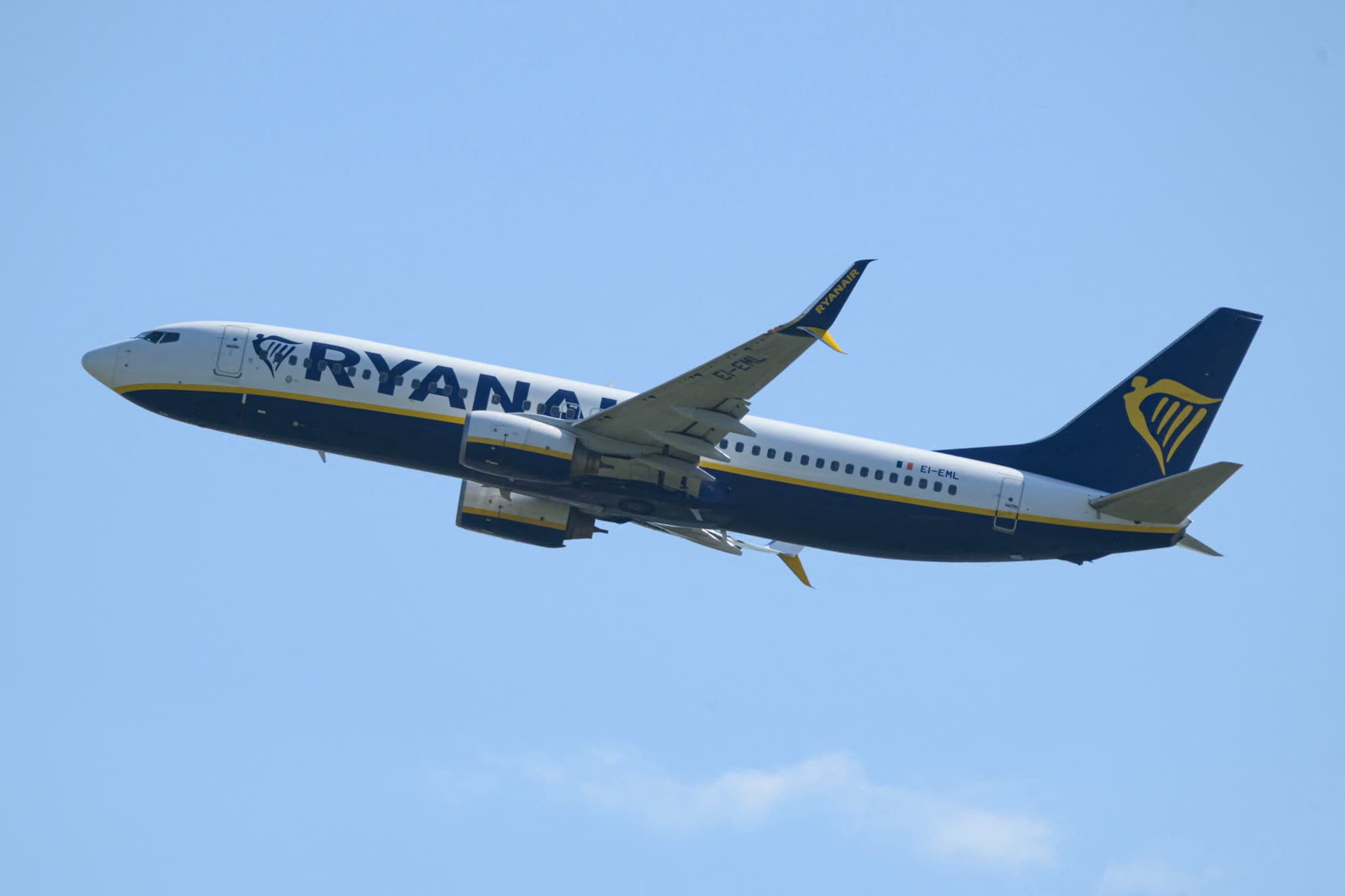 Incident aérien en Grèce: Un passager a failli être aspiré hors d’un avion sur un vol Ryanair