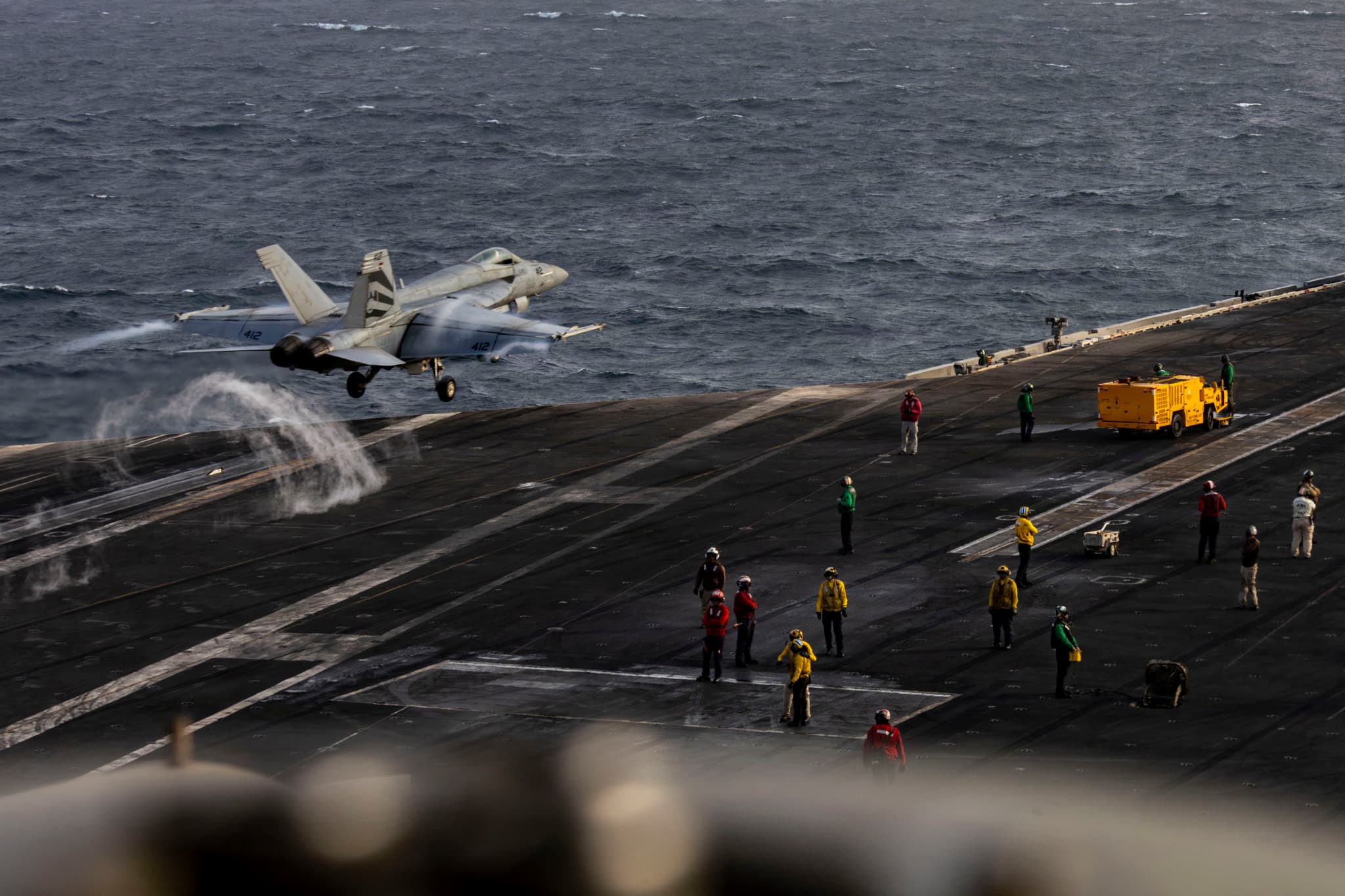 Navire américain: Épuisés et affamés, 5000 marins attendent une relève qui tarde