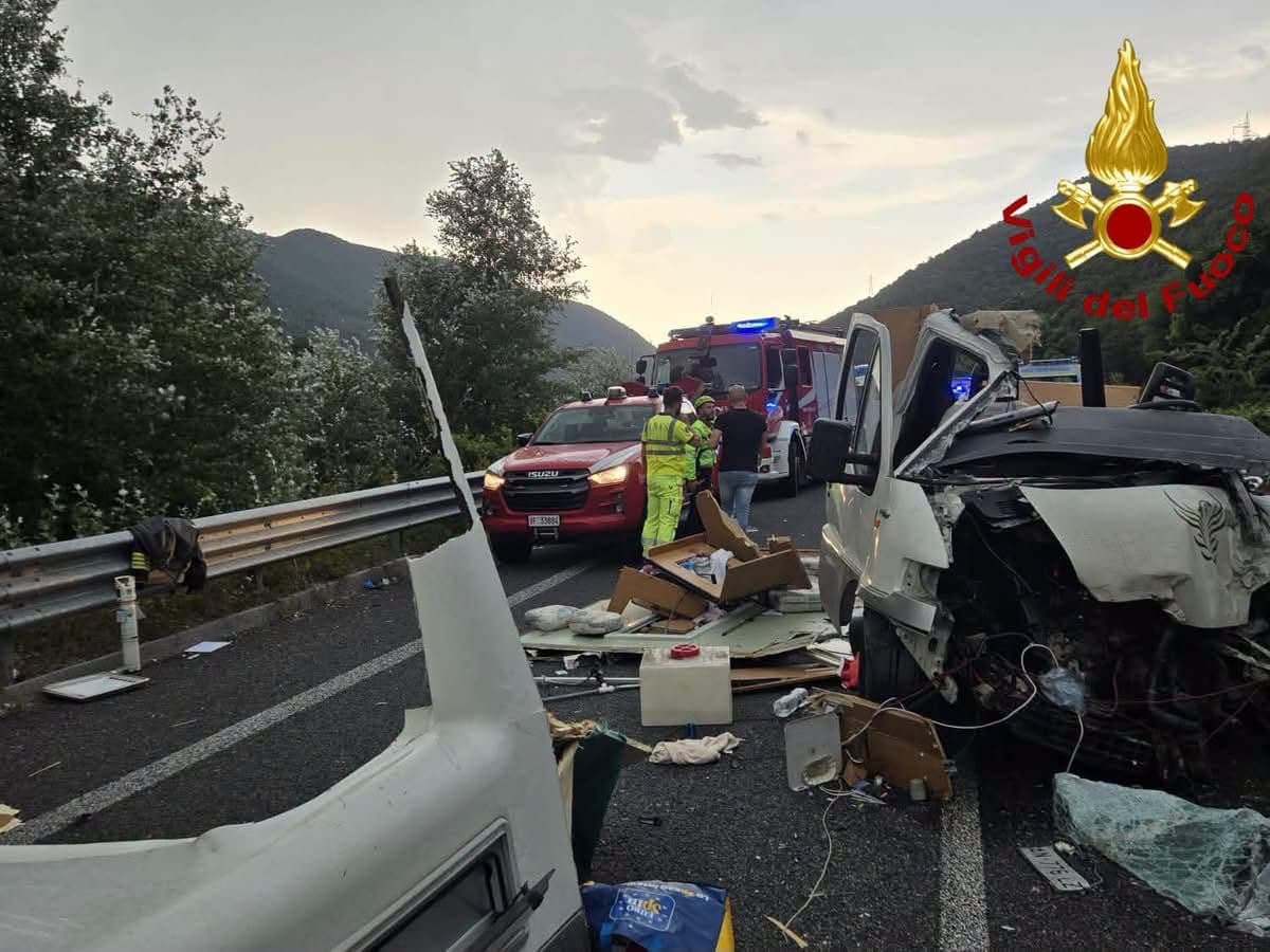 Accident mortel en Italie: Un camping-car percute un autocar de touristes faisant plusieurs morts