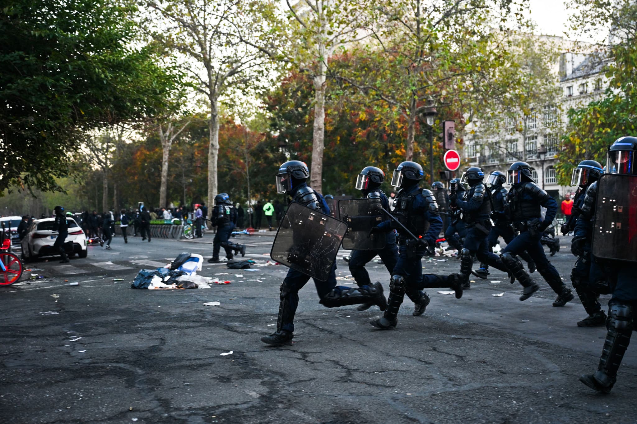 Manifestations en France: «L’ordre par la matraque et le LBD n’a jamais constitué une société»
