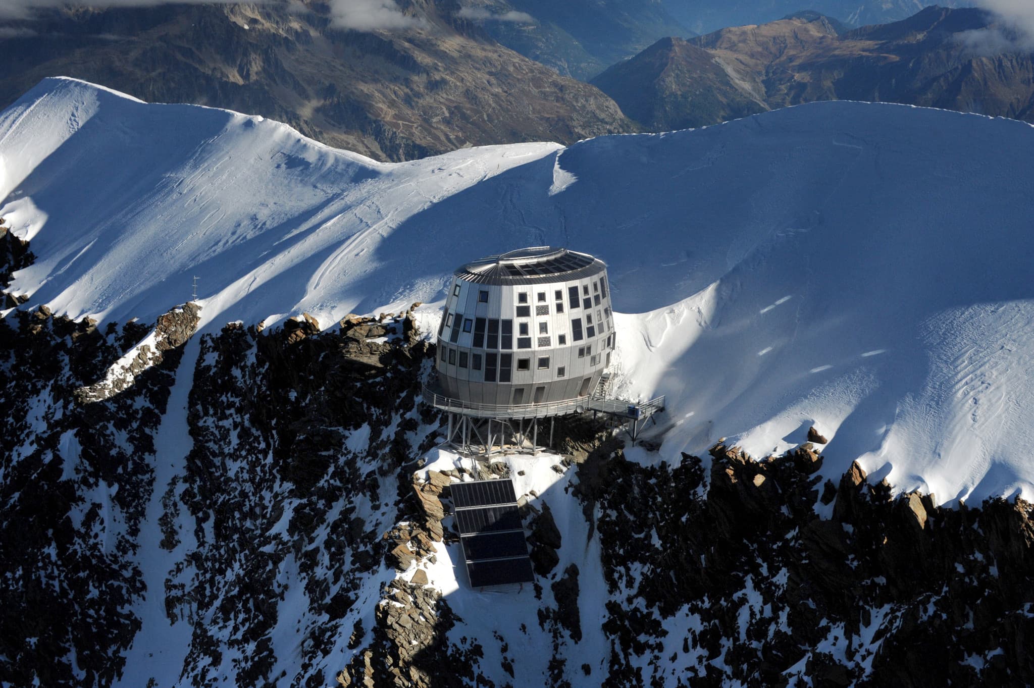 Éboulements au Mont-Blanc: Trente-deux alpinistes obligés de payer leur évacuation du refuge du Goûter