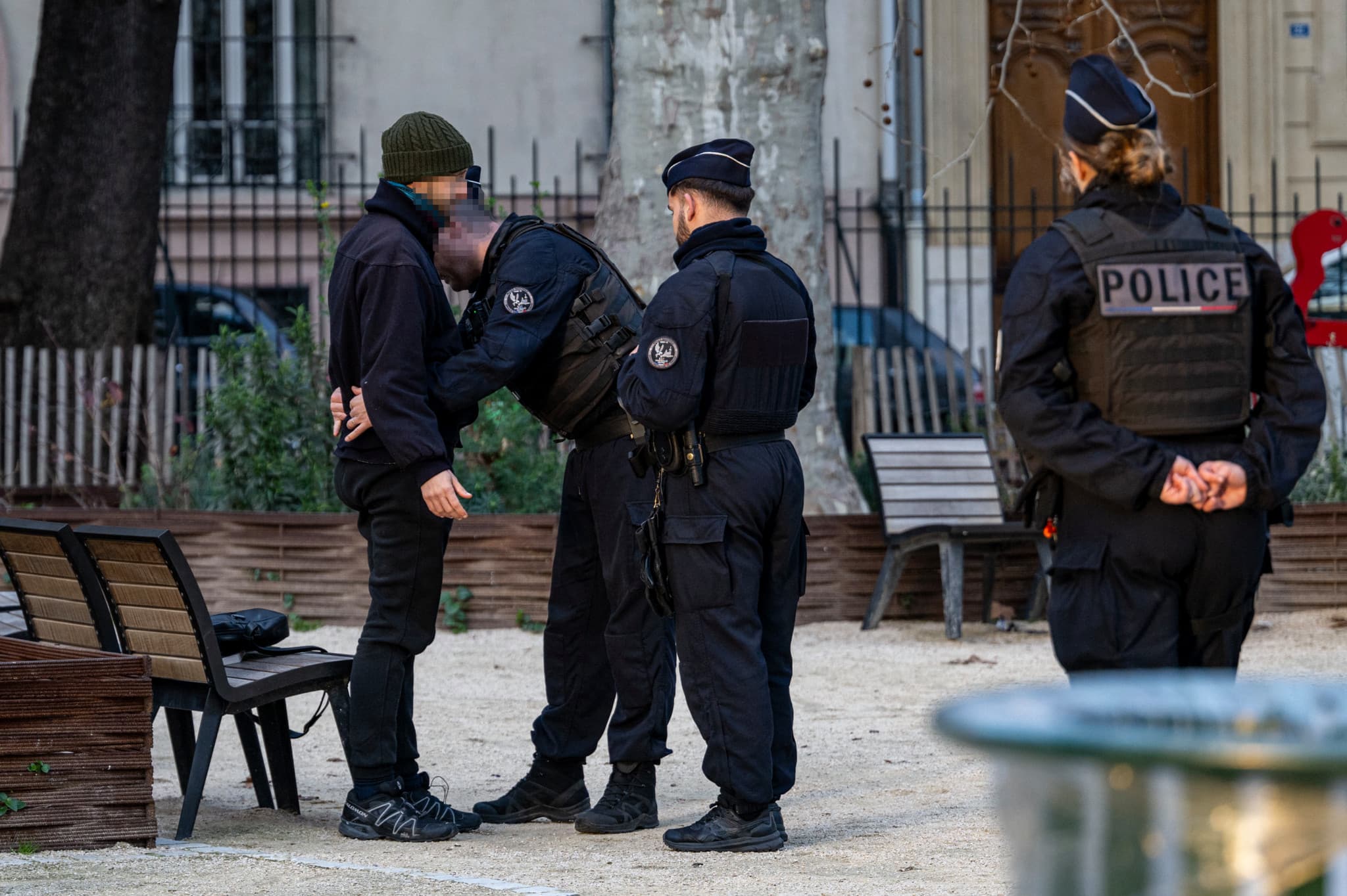 Trafic de drogue en France: Interpellé à 12 ans avec de la drogue, il mord violemment un policier