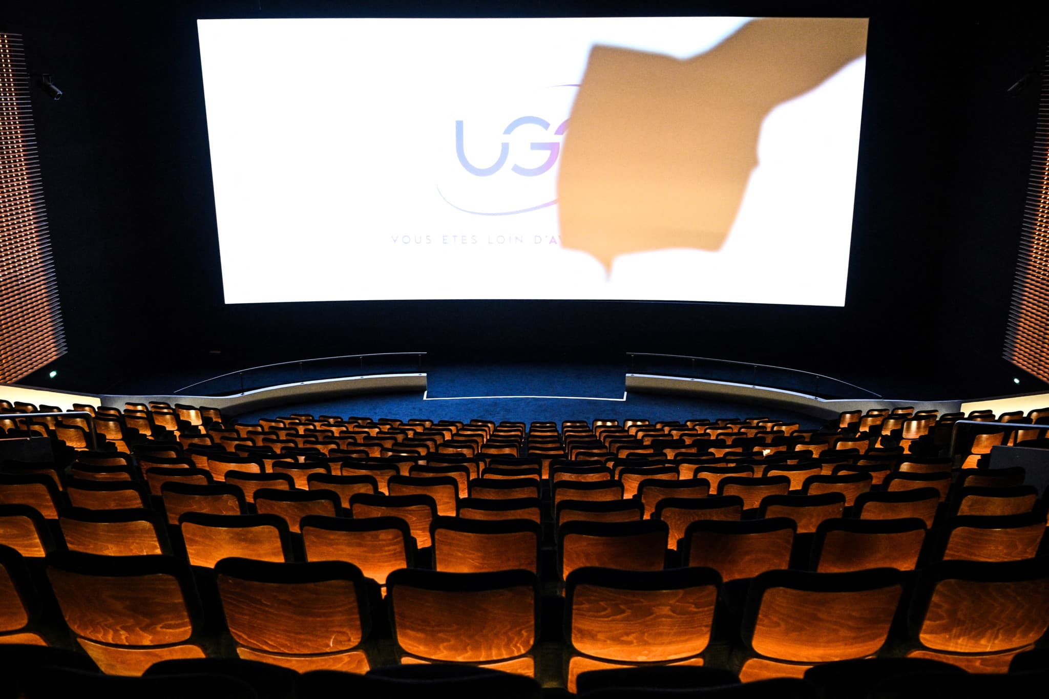 Manifestations en France: Un cinéma parisien évacue ses clients en plein film à cause du couvre-feu