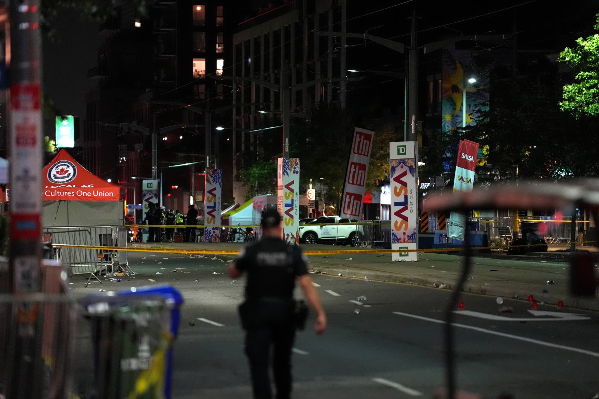Fusillade à Toronto: Deux morts et plusieurs blessés graves lors d’un festival de salsa