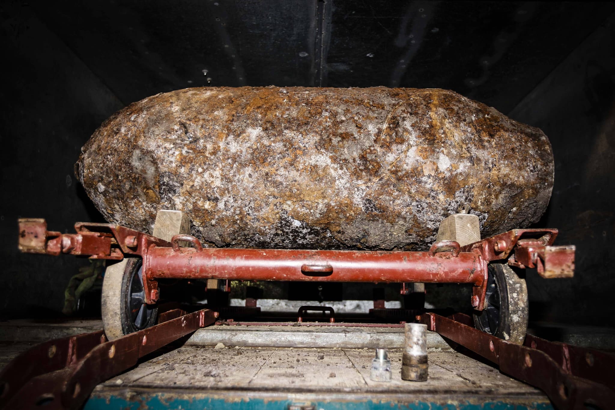 Restes de l’invasion soviétique: Une bombe soviétique de 500 kilos découverte dans un jardin