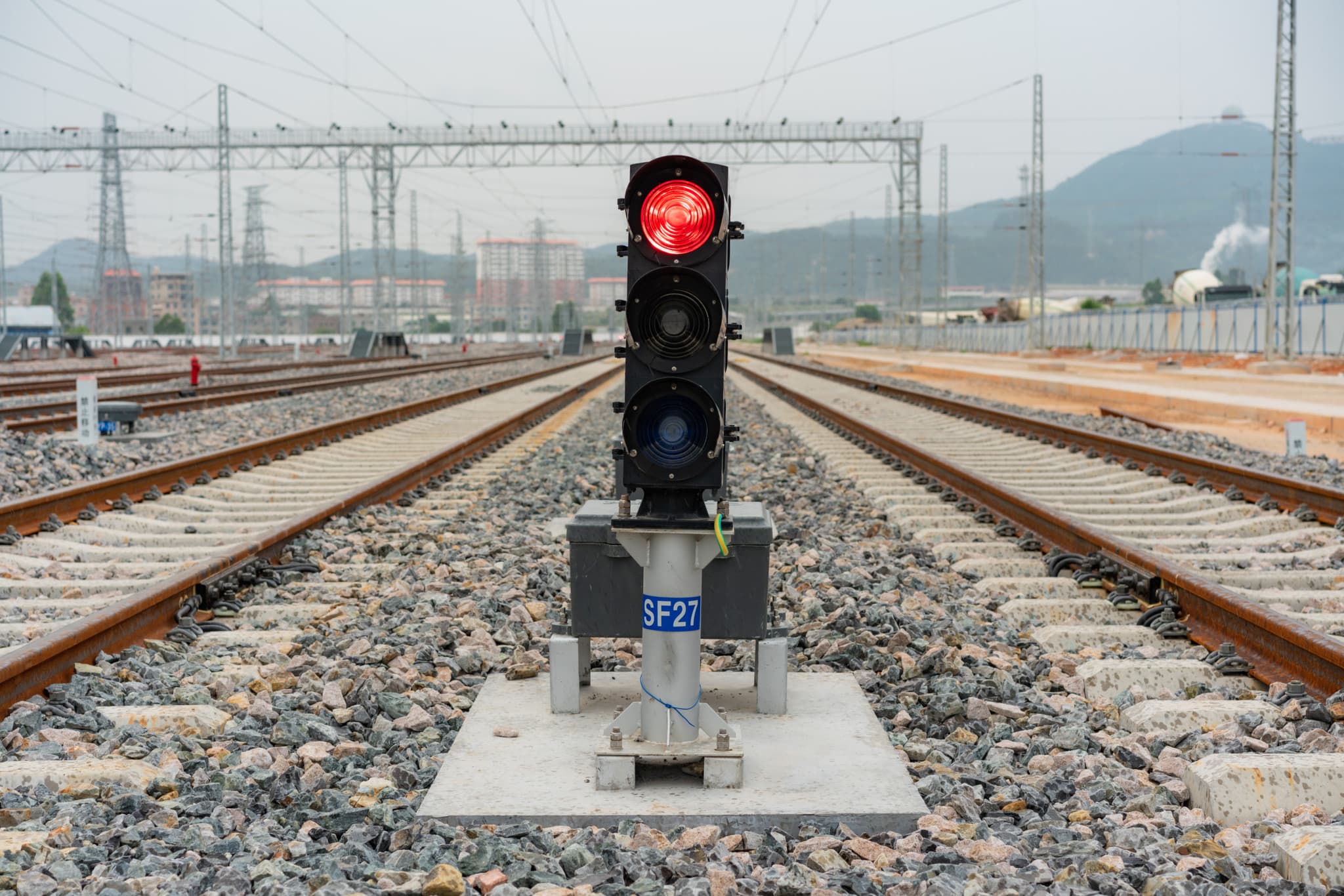Drame en Allemagne: Une mère sauve sa fille de 2 ans juste avant d’être fauchée par un train