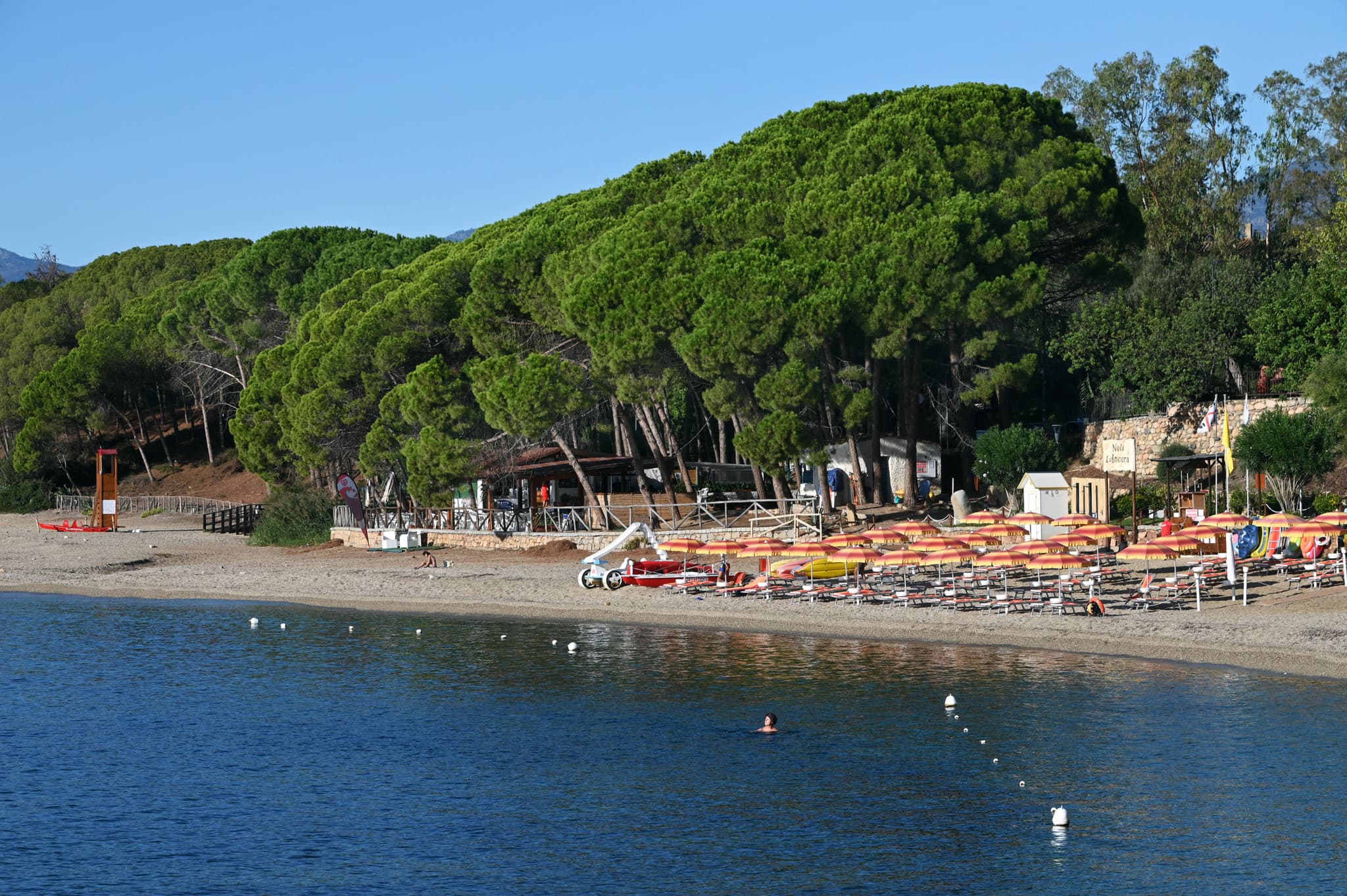 Drame en Italie: Un touriste suisse décède sur une plage en Sardaigne
