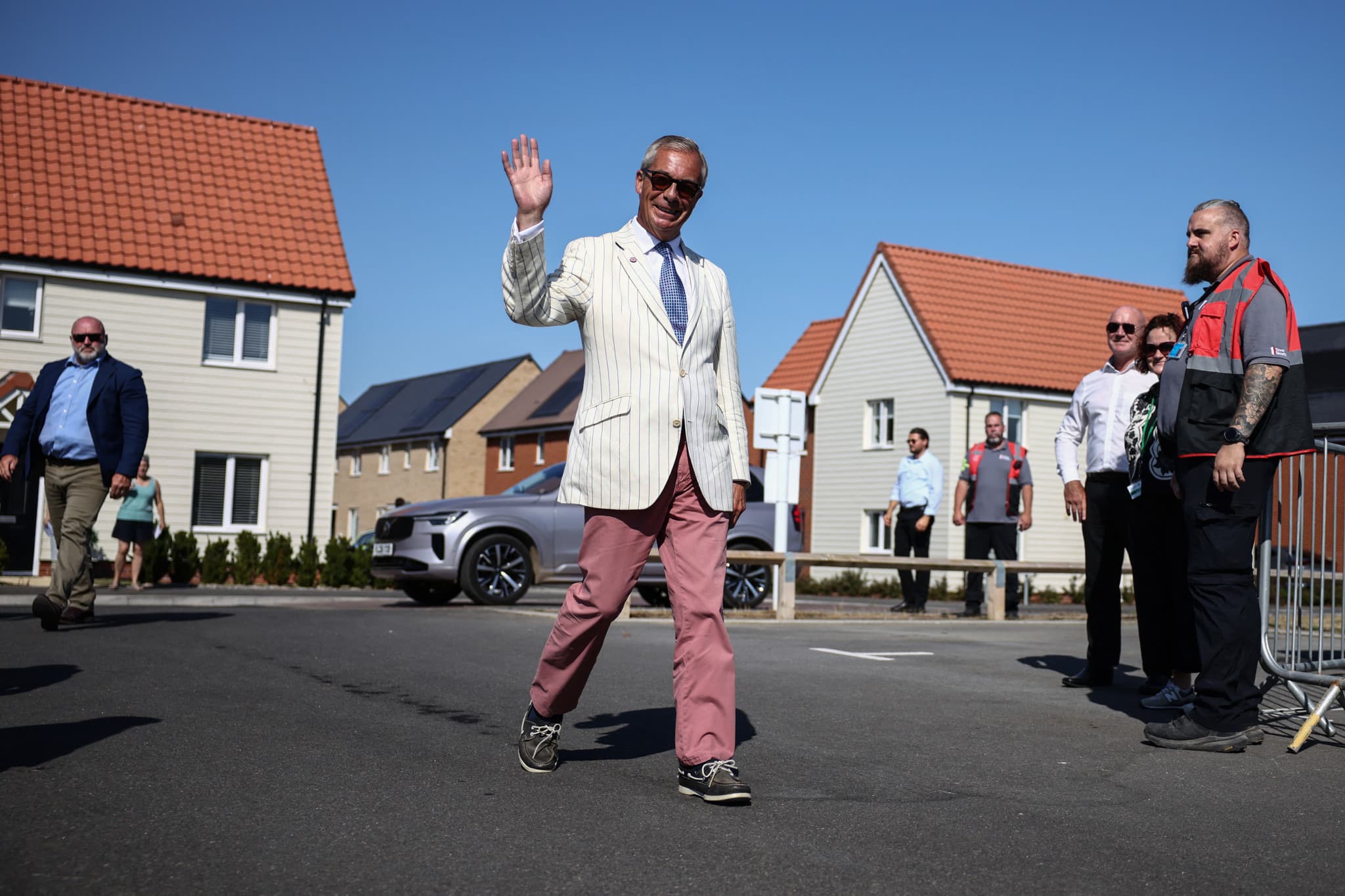 Politique britannique: Nigel Farage réélu député face au candidat satirique Tête-de-Poubelle