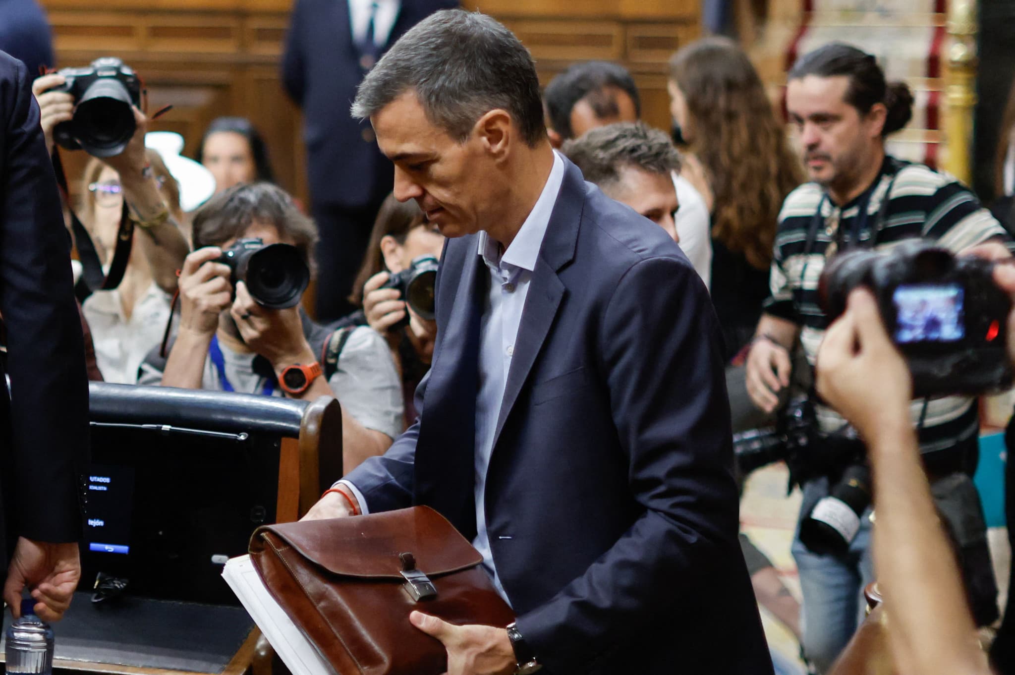 Madrid dans la tourmente: Sánchez seul contre tous dans un parlement qui réclame sa tête