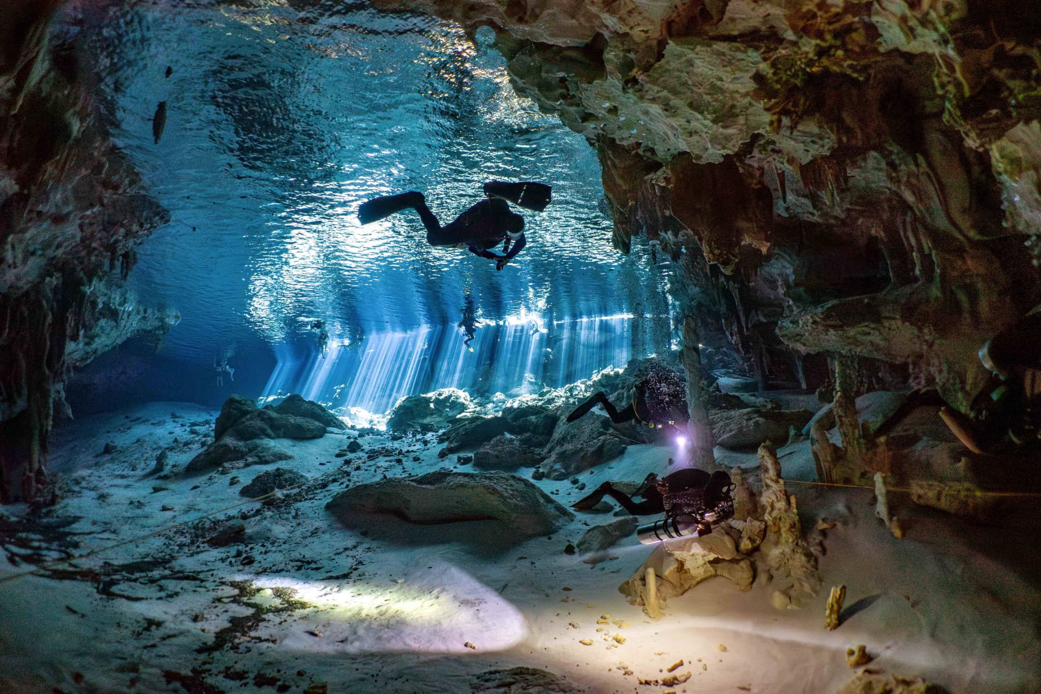 Miracle au Mexique: Un pêcheur survit quinze jours piégé dans une grotte sous-marine