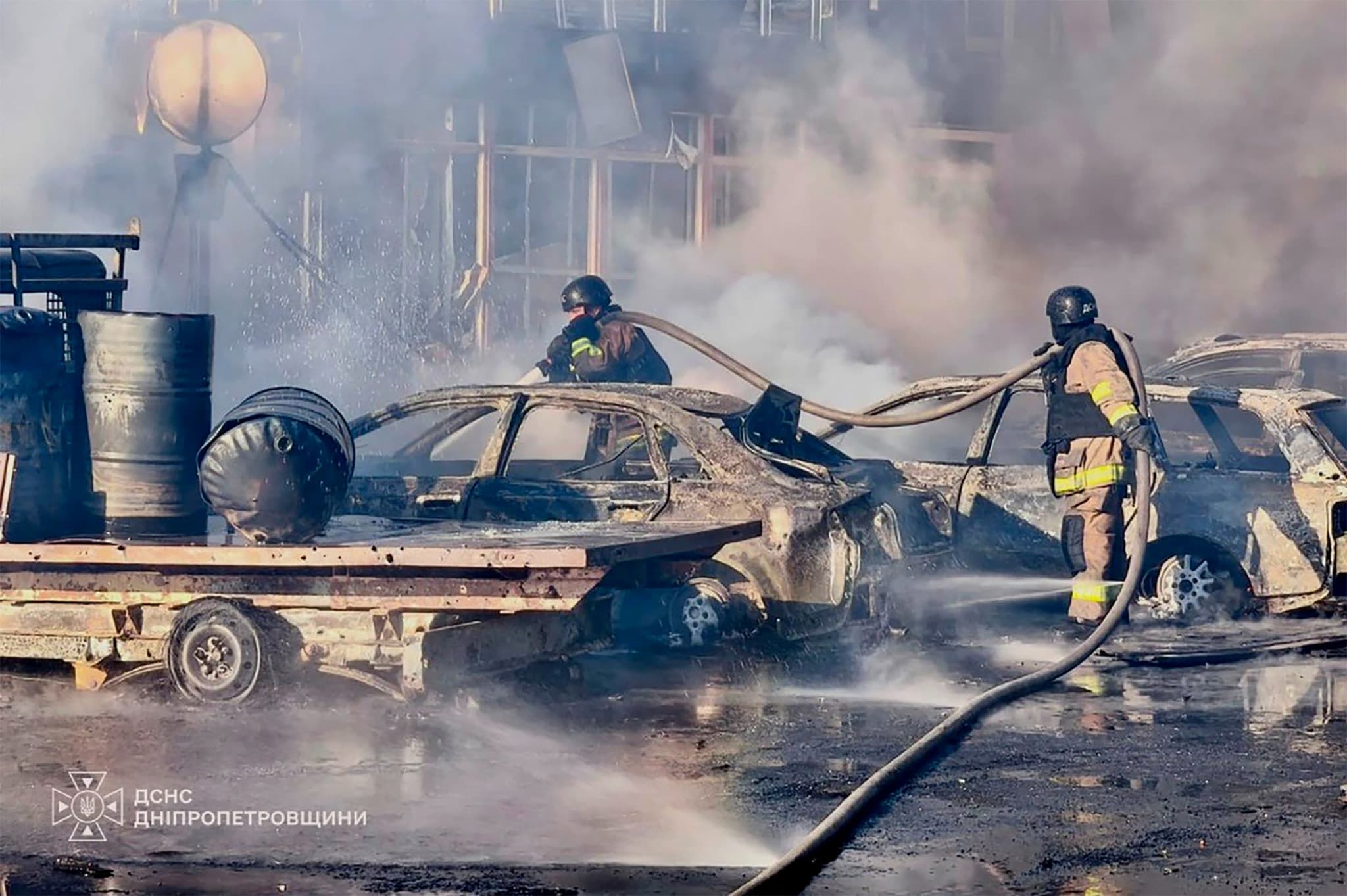 Guerre en Ukraine: Une frappe russe sur un centre commercial fait quatre morts