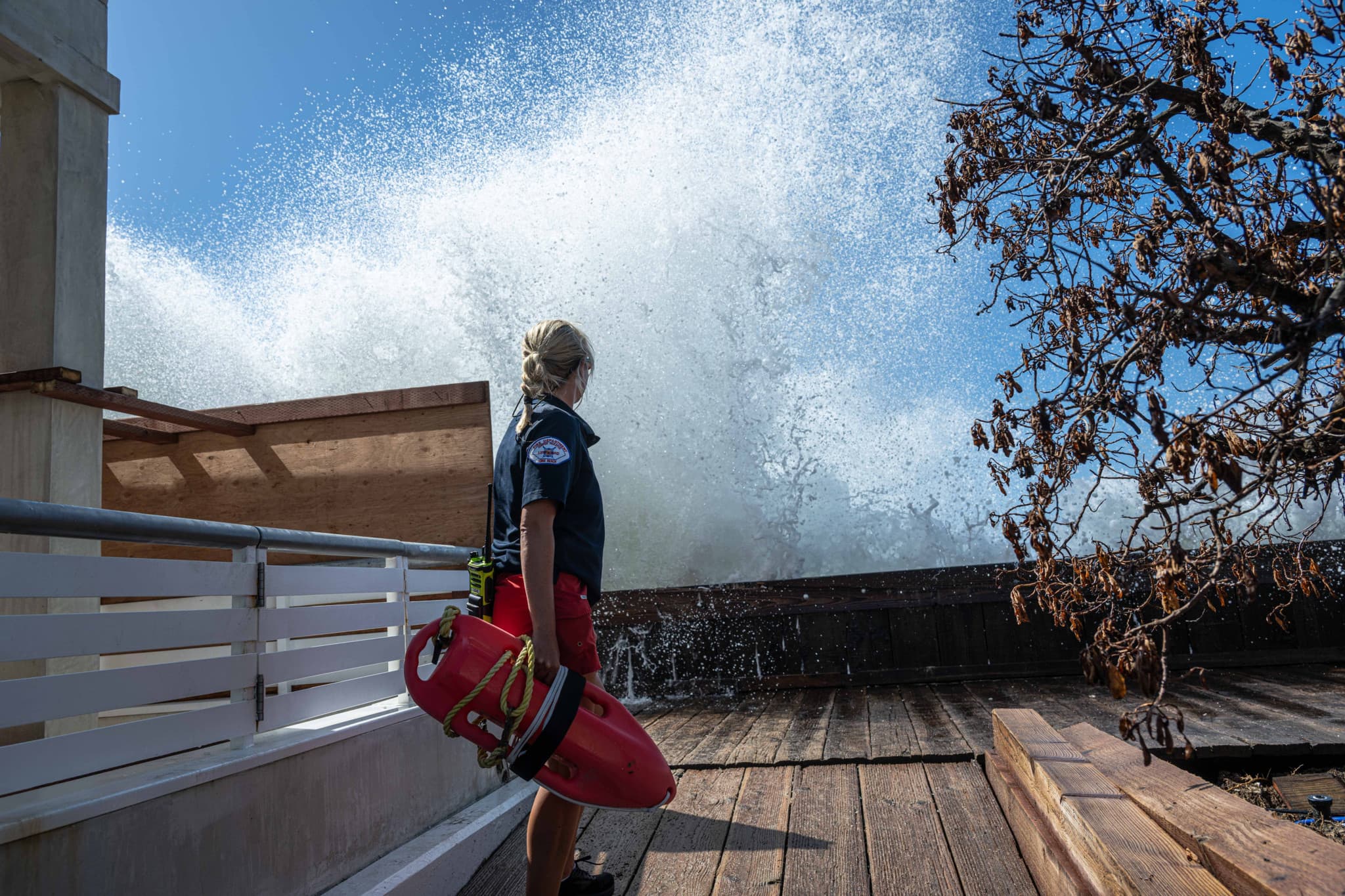 Premiers dégâts enregistrés: Une rare tempête tropicale menace le sud de la Californie