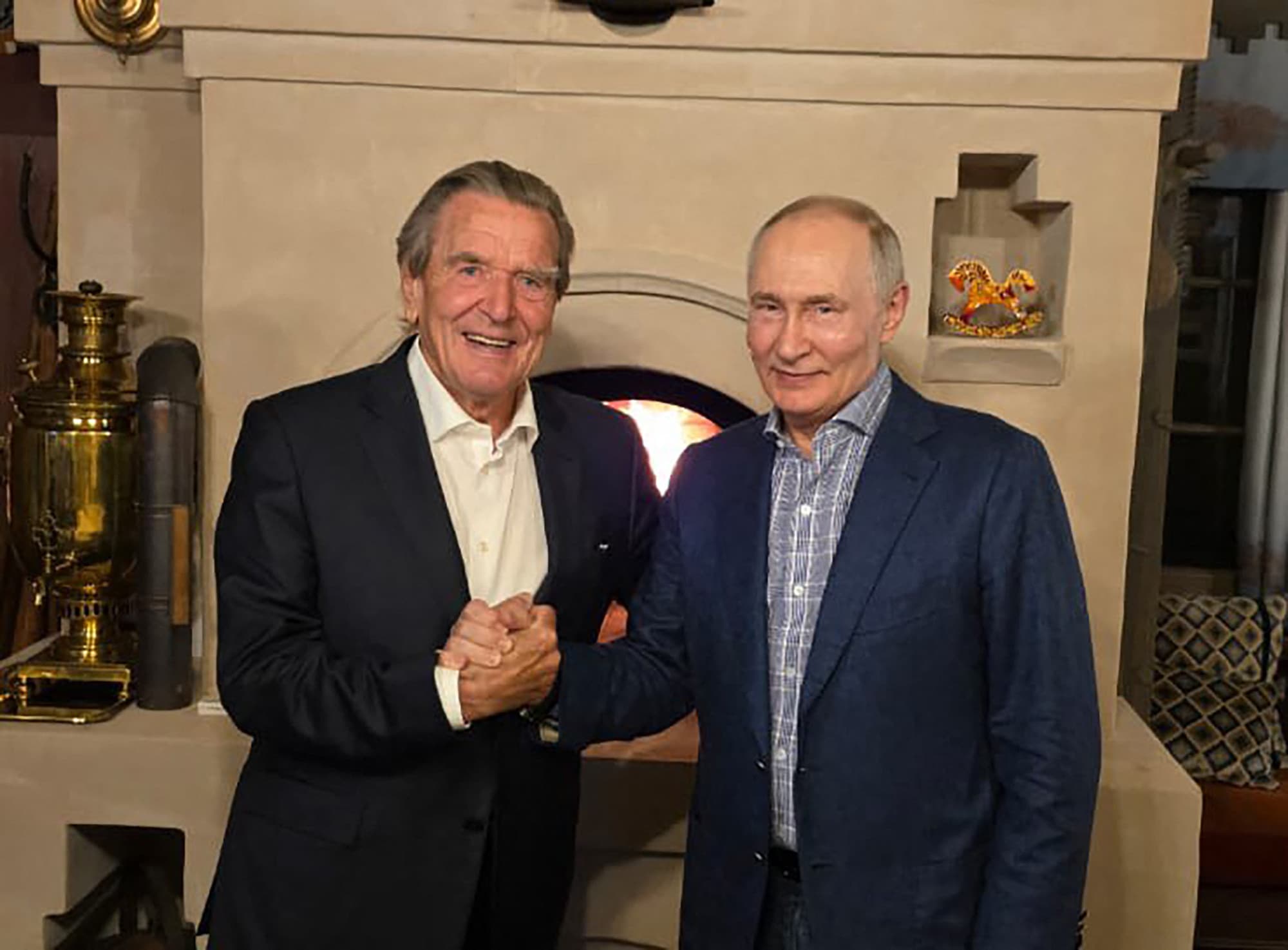 Anniversaire du président russe: Merz «profondément indigné» de la rencontre entre Poutine et Schröder