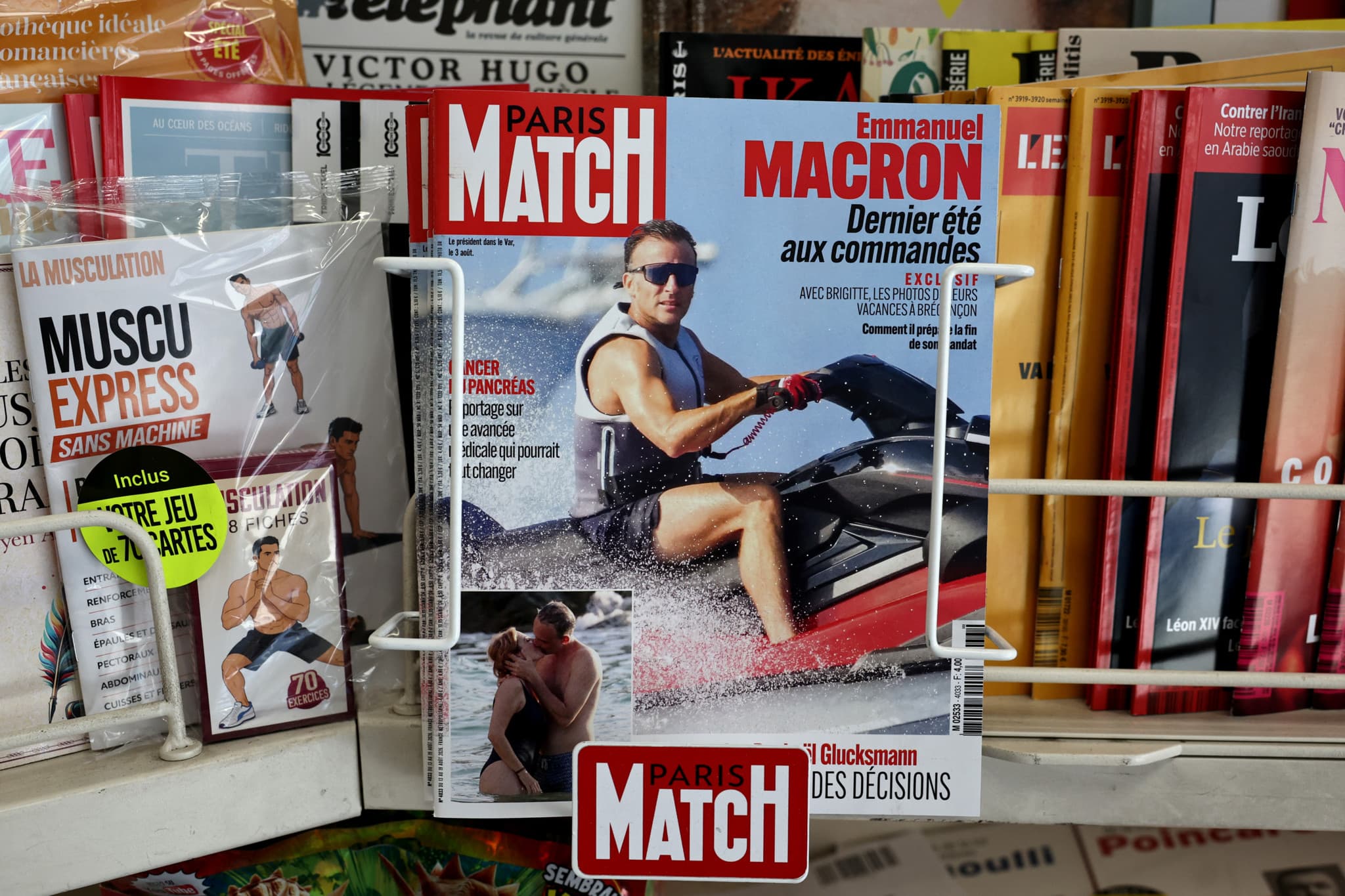 Vacances présidentielles: Macron en jet-ski relance le procès en déconnexion