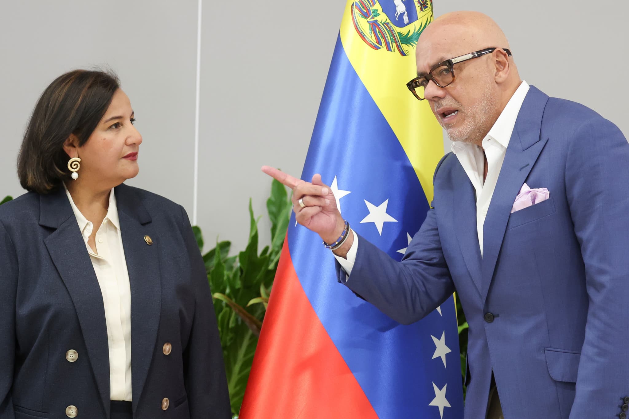 Venezuela: Pouvoir et opposition entament un dialogue historique sous l’œil de Washington
