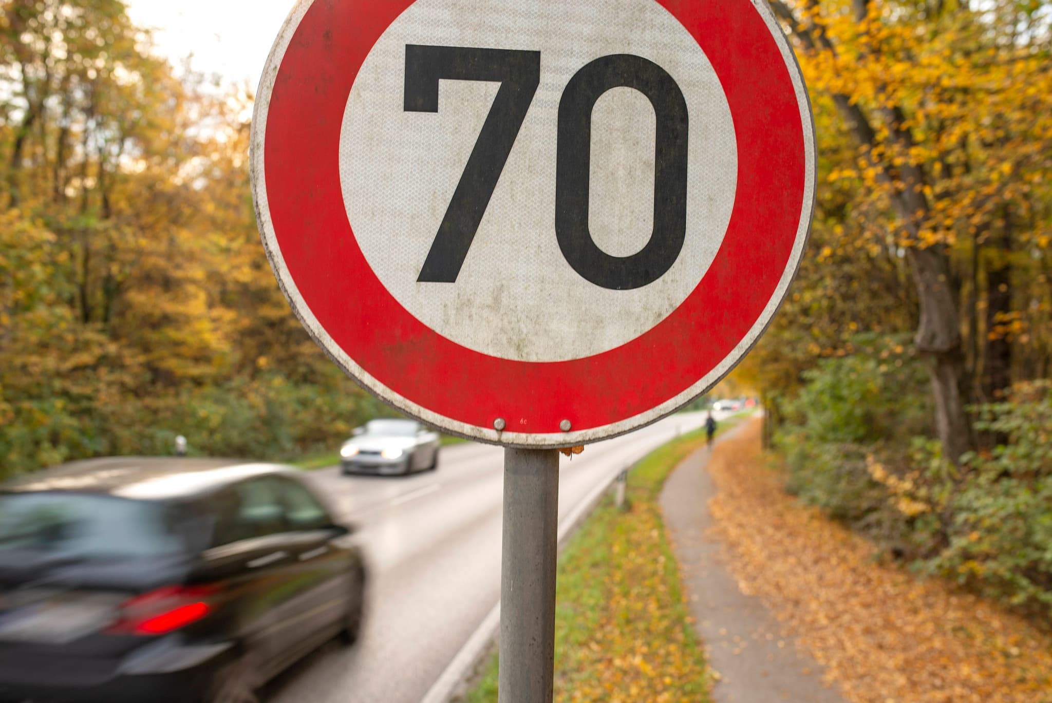 Insolite en Allemagne: Un faux panneau 70 km/h piège 400 automobilistes devant un radar