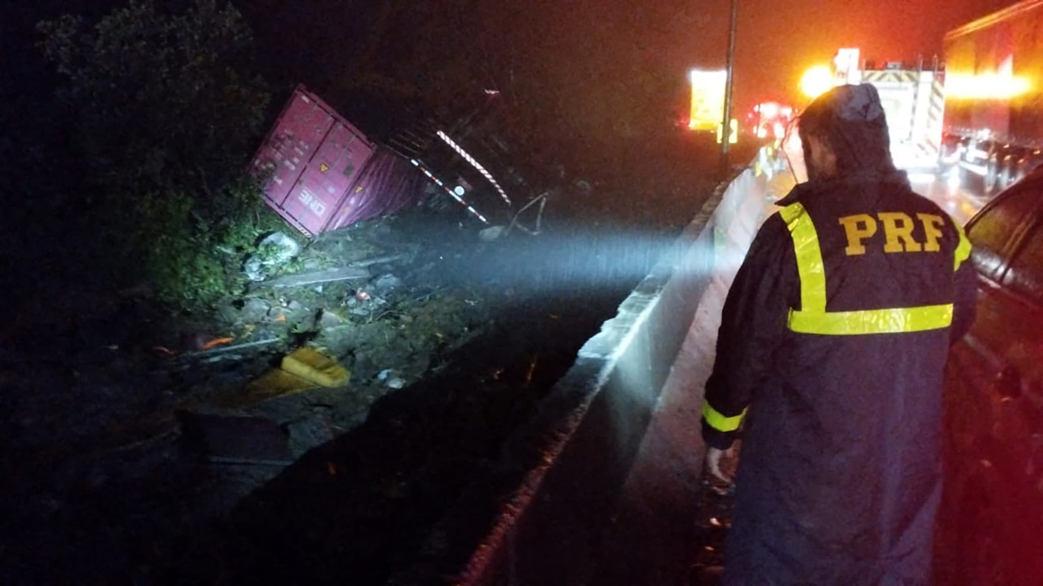 Accident au Brésil: Une collision entre un bus et un camion fait au moins 23 morts