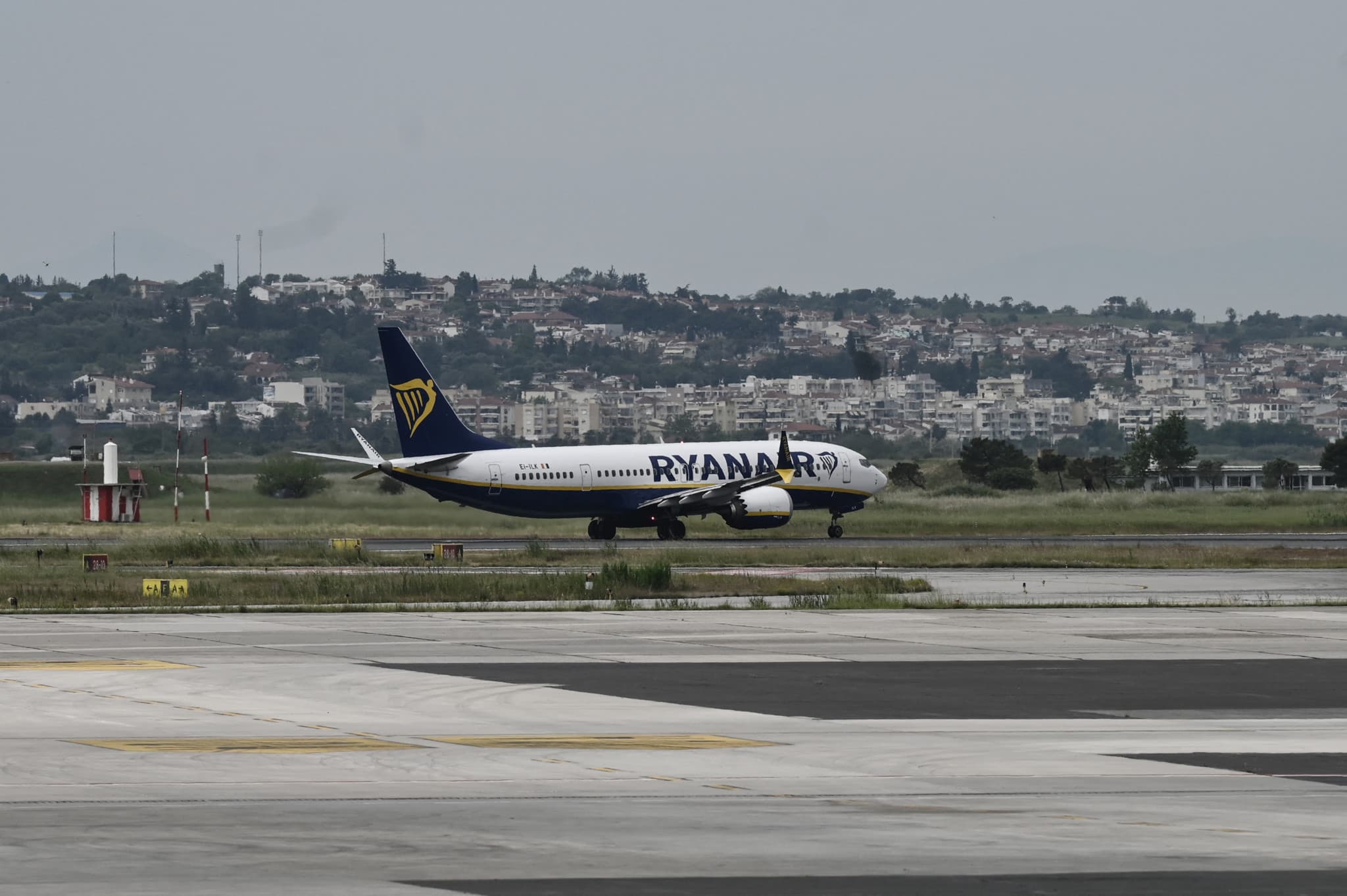 Incident aérien Ryanair: Un débris de moteur a failli aspirer un passager hors de l’avion