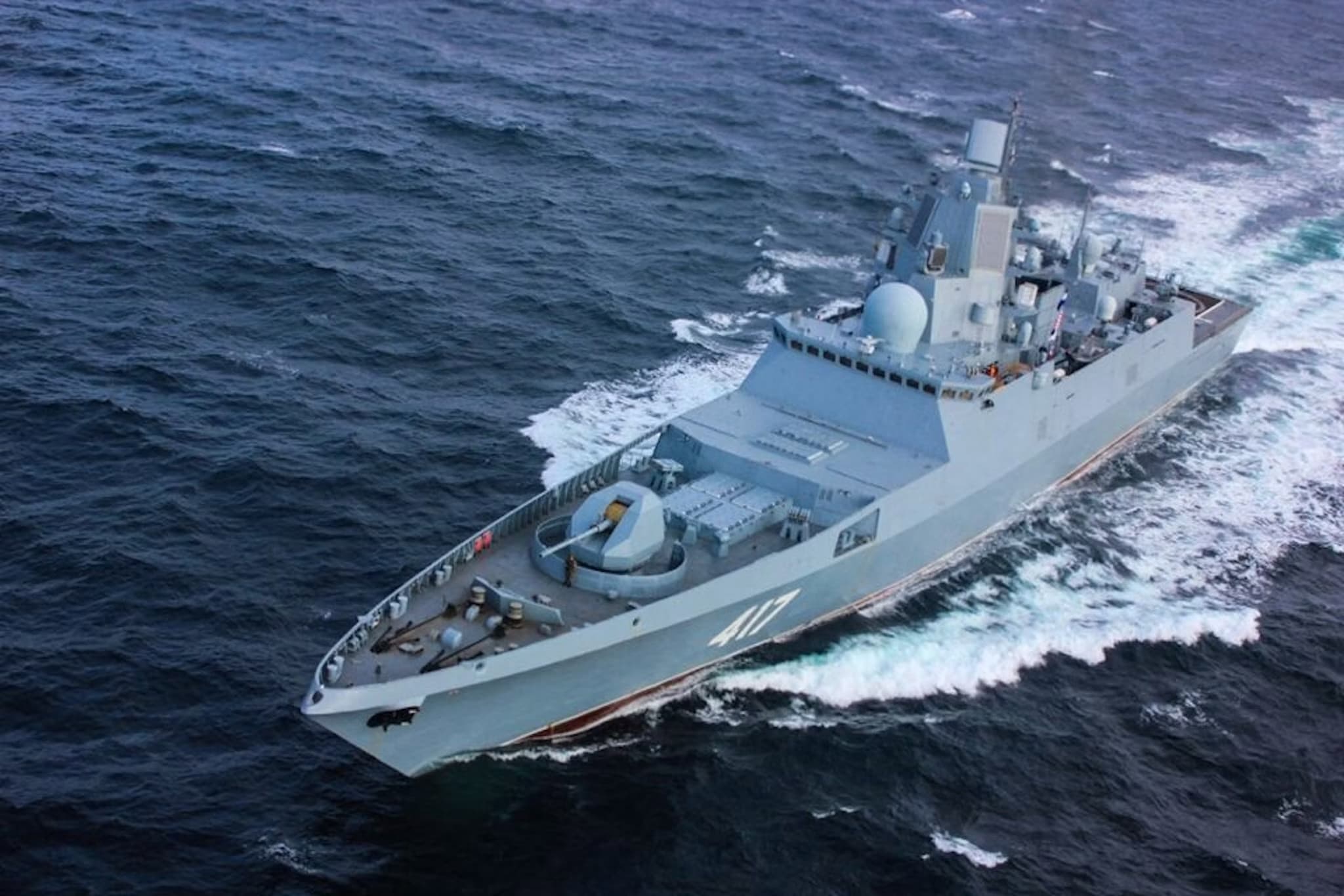 Incident dans la Manche: Un navire de guerre russe tire sur un yacht britannique