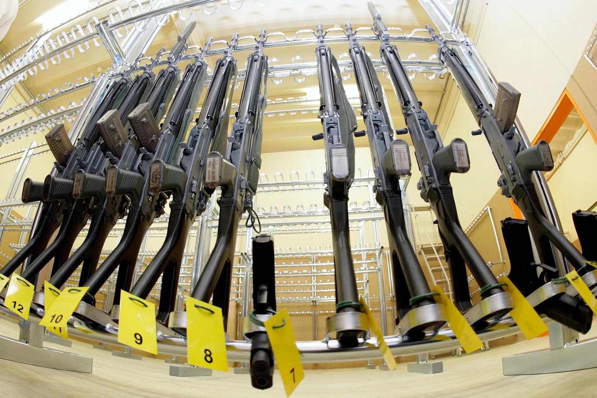 Coup de filet transnational: Un policier au cœur d’un trafic d’armes entre la Suisse et la France