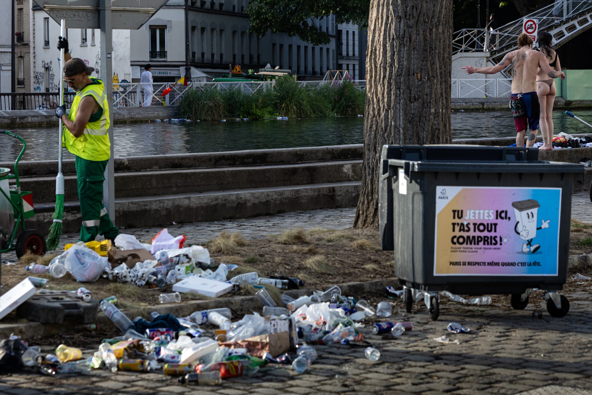 En marge de la Fête de la musique: Des déchets jetés dans le canal parisien où l’on peut désormais nager