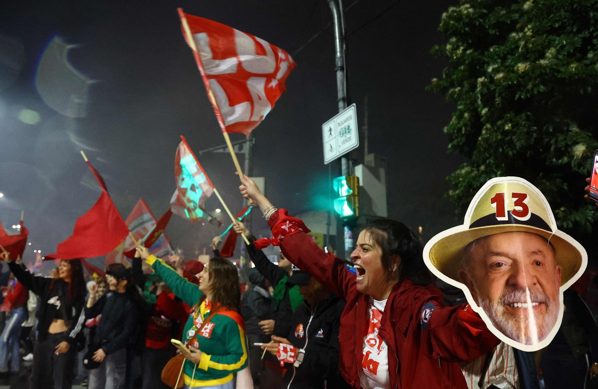 Présidentielle au Brésil: Lula bat Flavio Bolsonaro et décroche un quatrième mandat