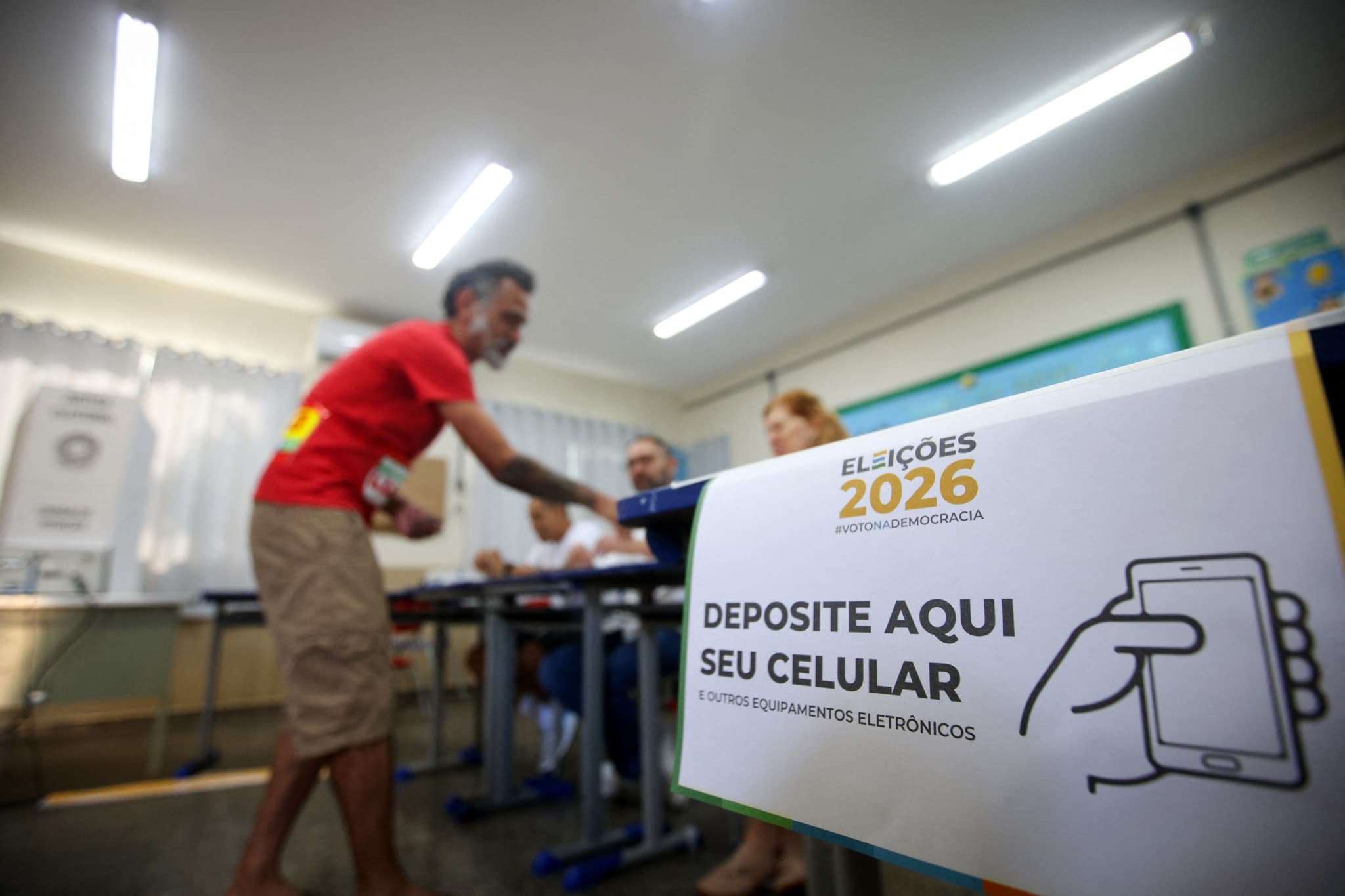 Présidentielle au Brésil: Les Brésiliens votent pour départager Lula et Flávio Bolsonaro