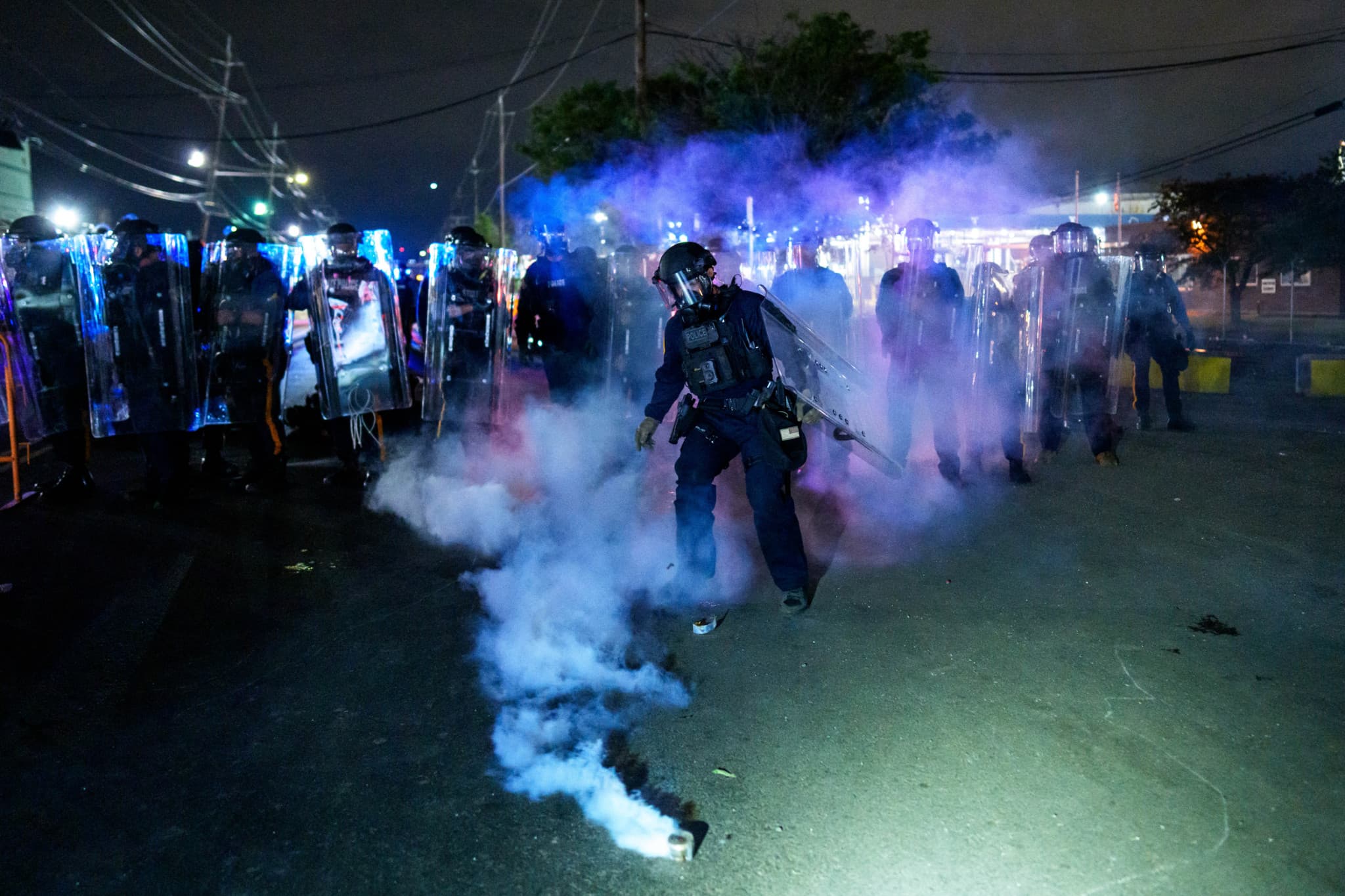 Immigration aux États-Unis: Des gants à impulsion électrique pour l’ICE suscitent l’indignation