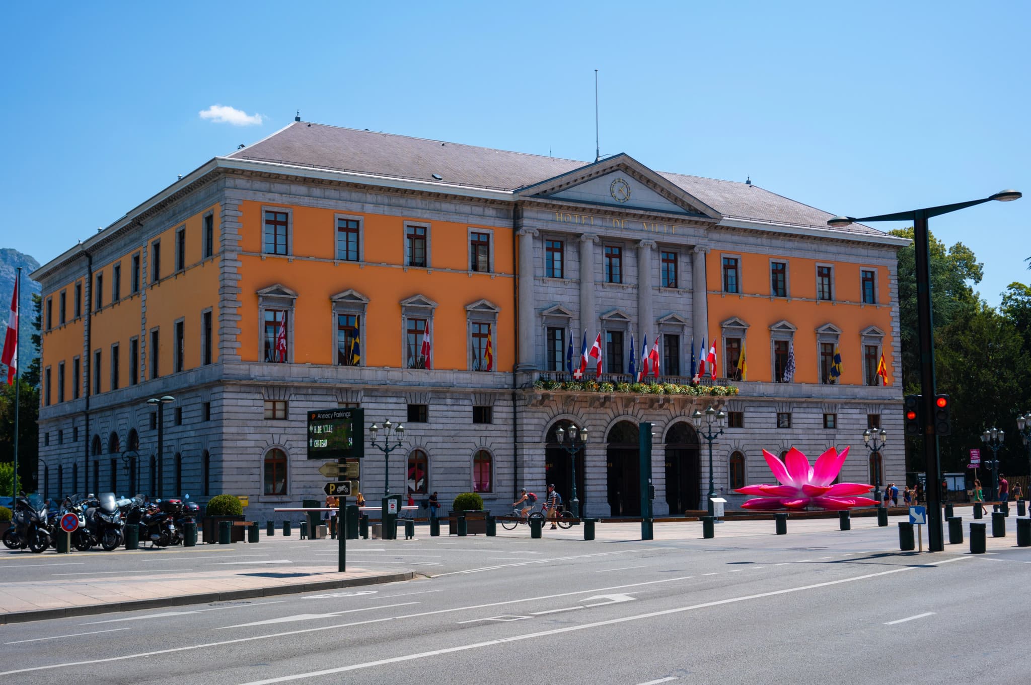 Trouble médiatique à Annecy: La mairie a-t-elle acheté des centaines de journaux pour étouffer une affaire de viol?