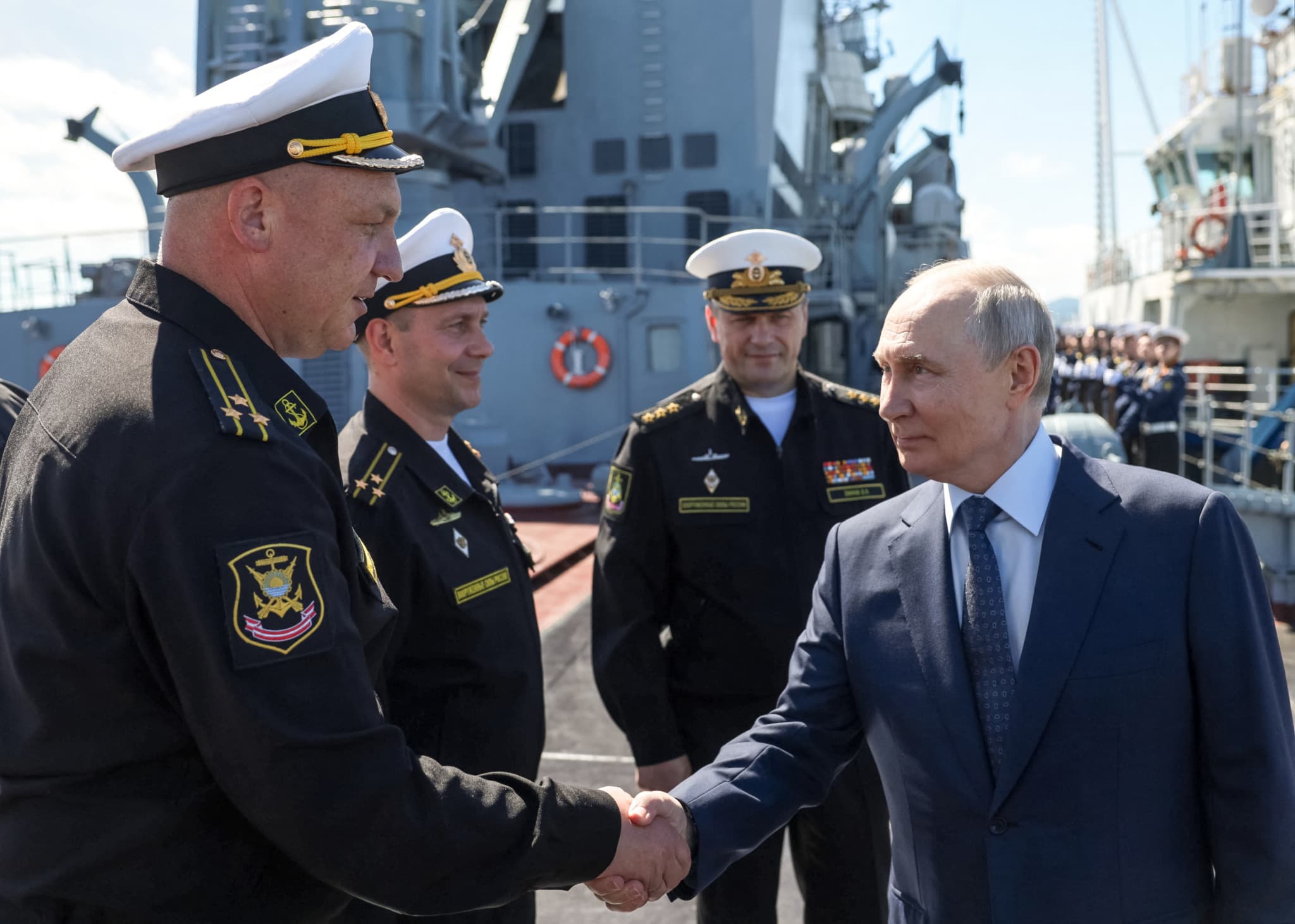 Tensions russo-japonaises: Poutine en visite aux îles Kouriles déclenche la colère du Japon