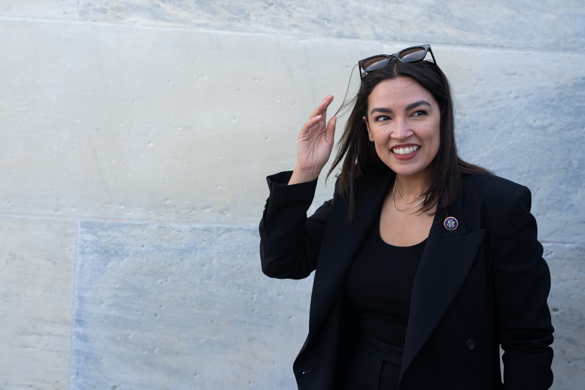 Alexandria Ocasio-Cortez: Elle documente sa congélation d’ovocytes et enflamme le débat