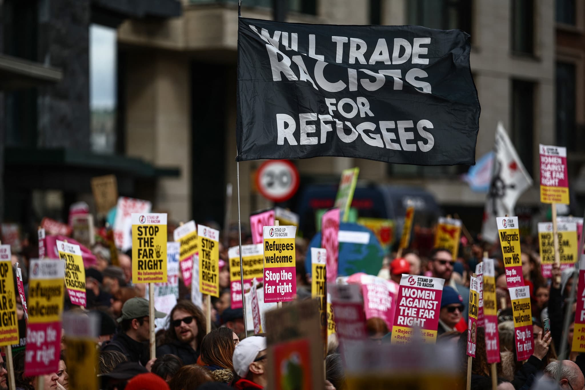 Royaume-Uni: Londres veut parrainer des réfugiés tout en durcissant l’asile