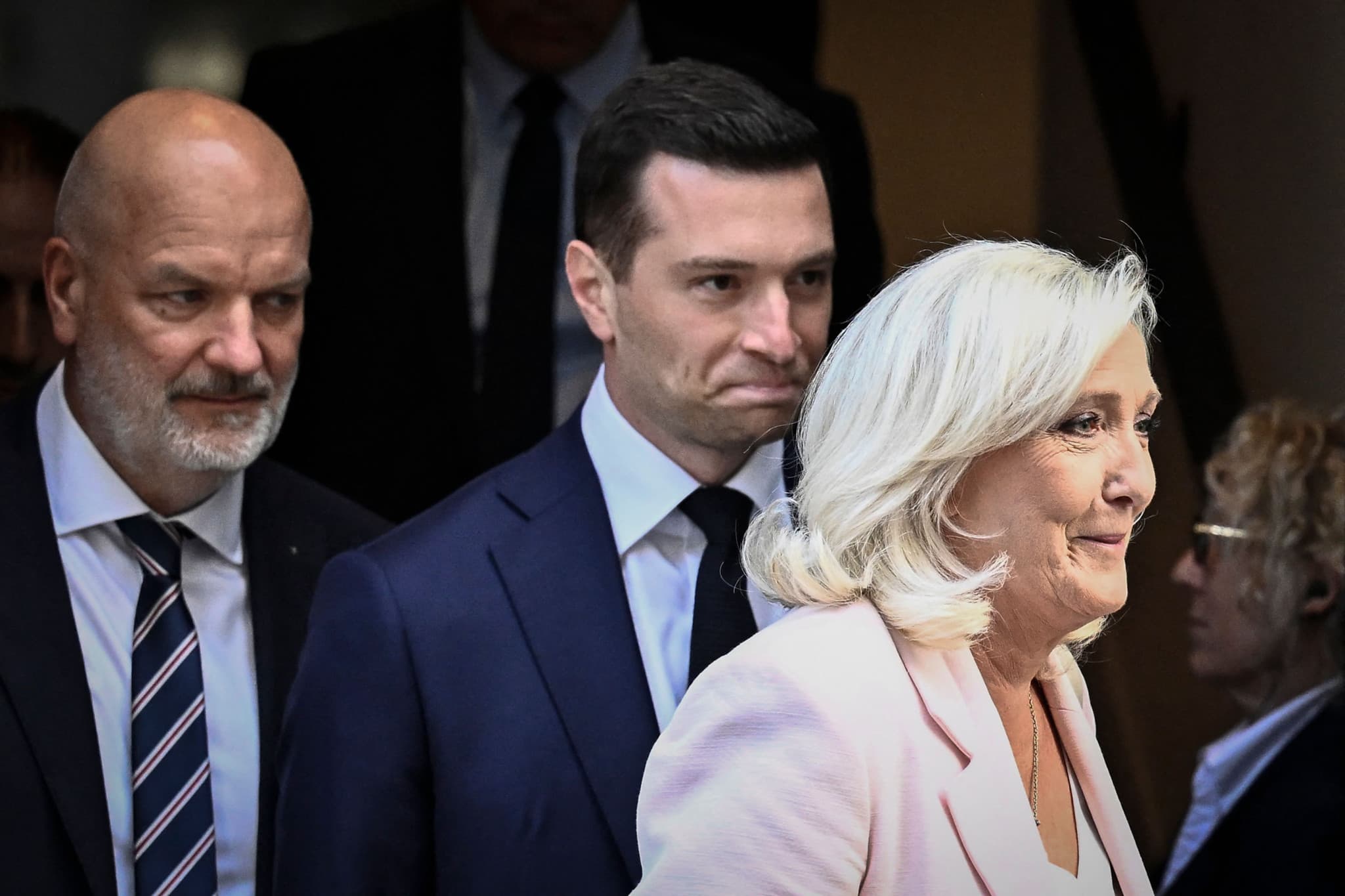 Détournement de fonds: Marine Le Pen se lance pour 2027, malgré sa condamnation