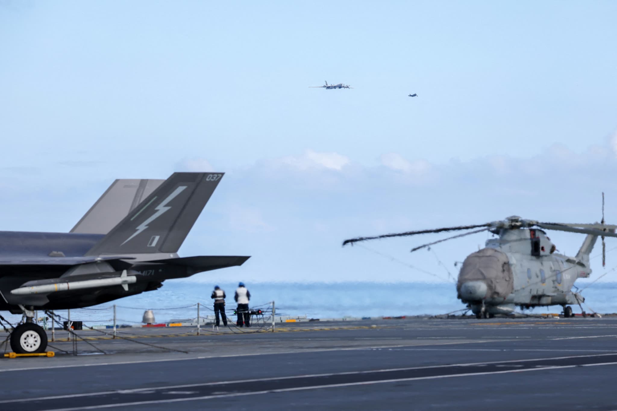 Incident en mer de Norvège: Un avion russe intercepté près d’un porte-avions britannique