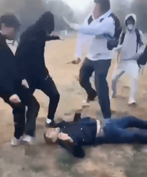 Blocus des lycées en France: Un policier roué de coups par des lycéens à Belfort