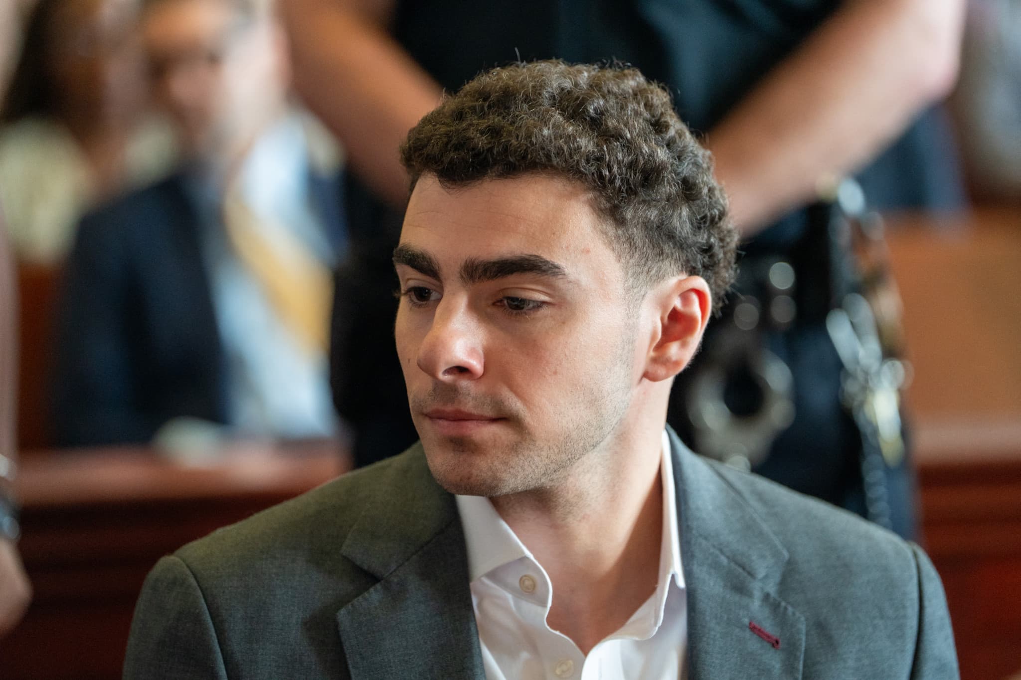 Justice américaine: Le procès de Luigi Mangione devant l’État de New York reporté après ses aveux