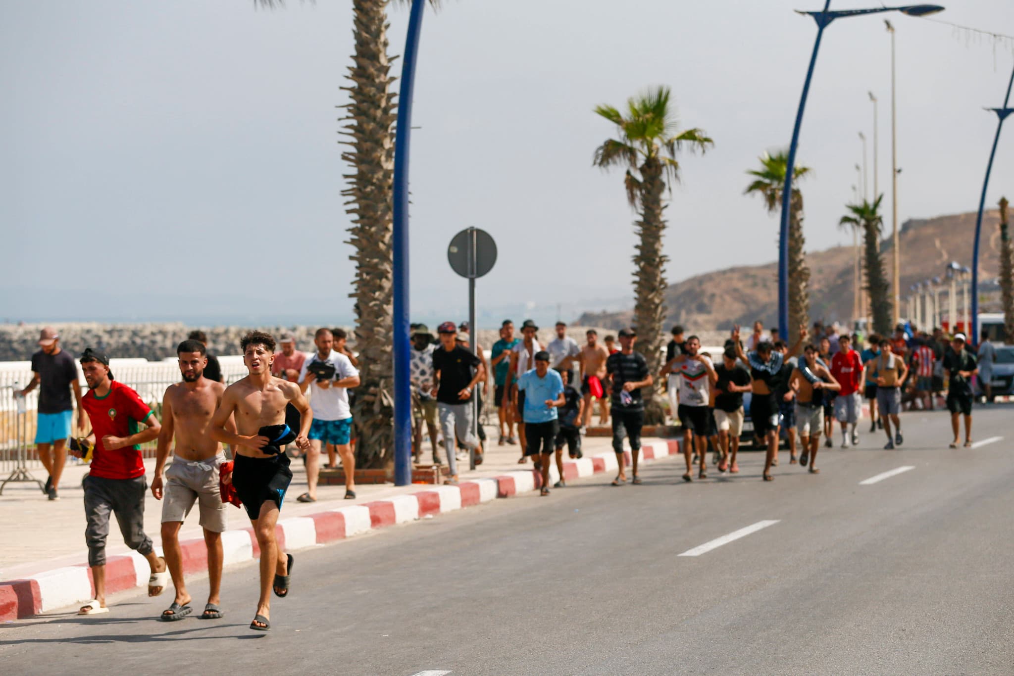 «Urgence humanitaire» à Ceuta: Plus de 1500 migrants ont rejoint l’enclave espagnole depuis le Maroc