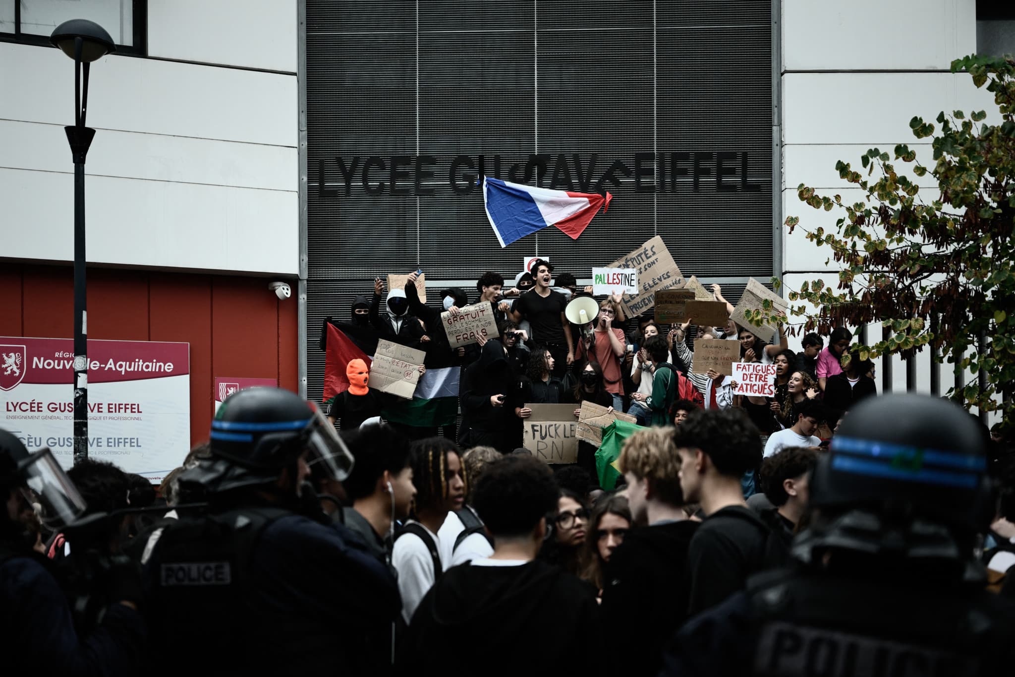 Crise dans les lycées: Presque 120 blessés lors des blocus en France, une plateforme ouverte