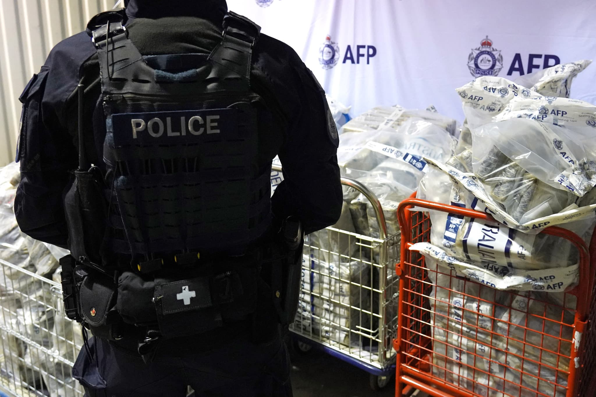 Saisie record à Sydney: Sous un jardin de banlieue, 2,7 tonnes de cocaïne dormaient