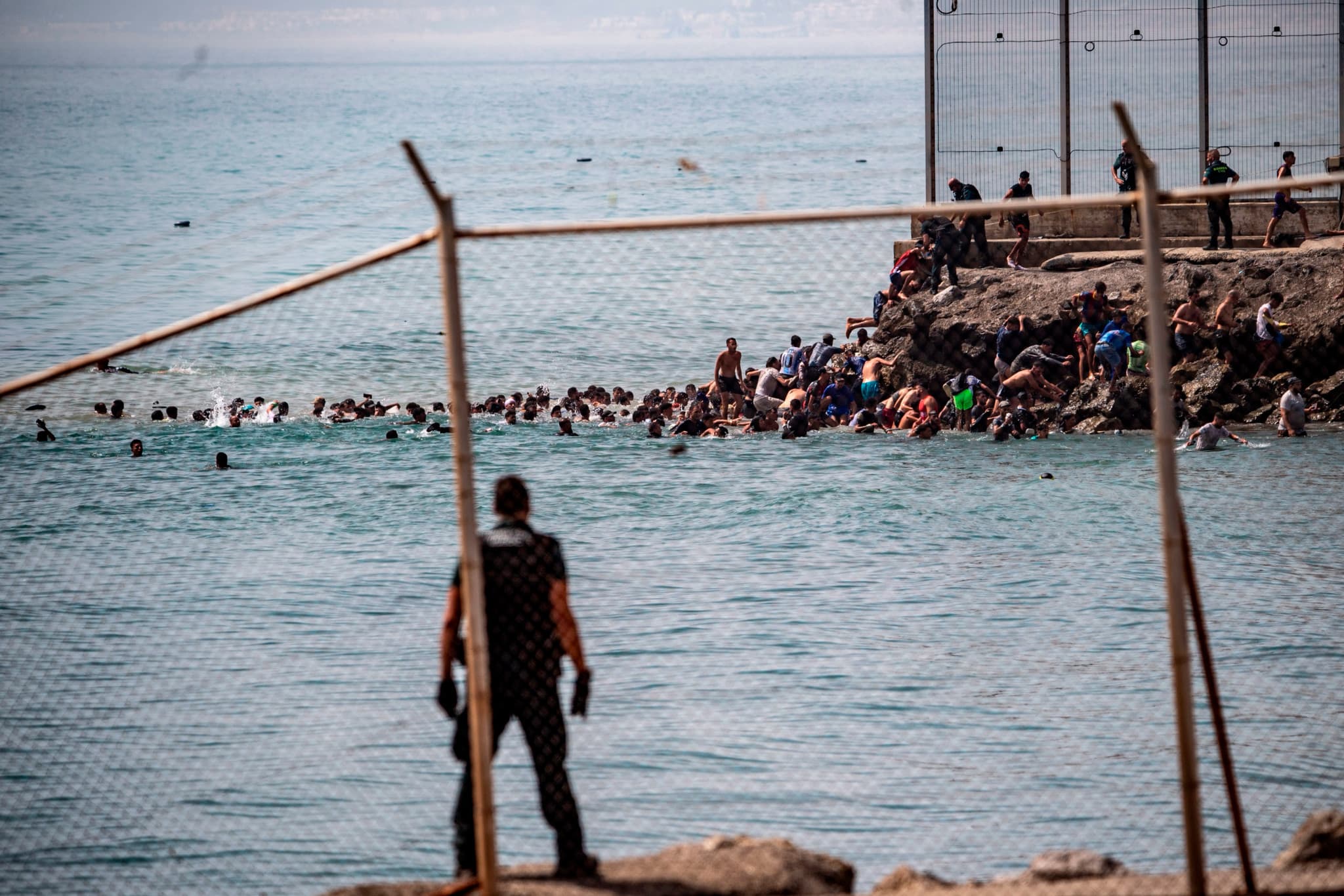 Crise migratoire à Ceuta: «Pas le Maroc»: les migrants supplient la Garde civile de ne pas les renvoyer
