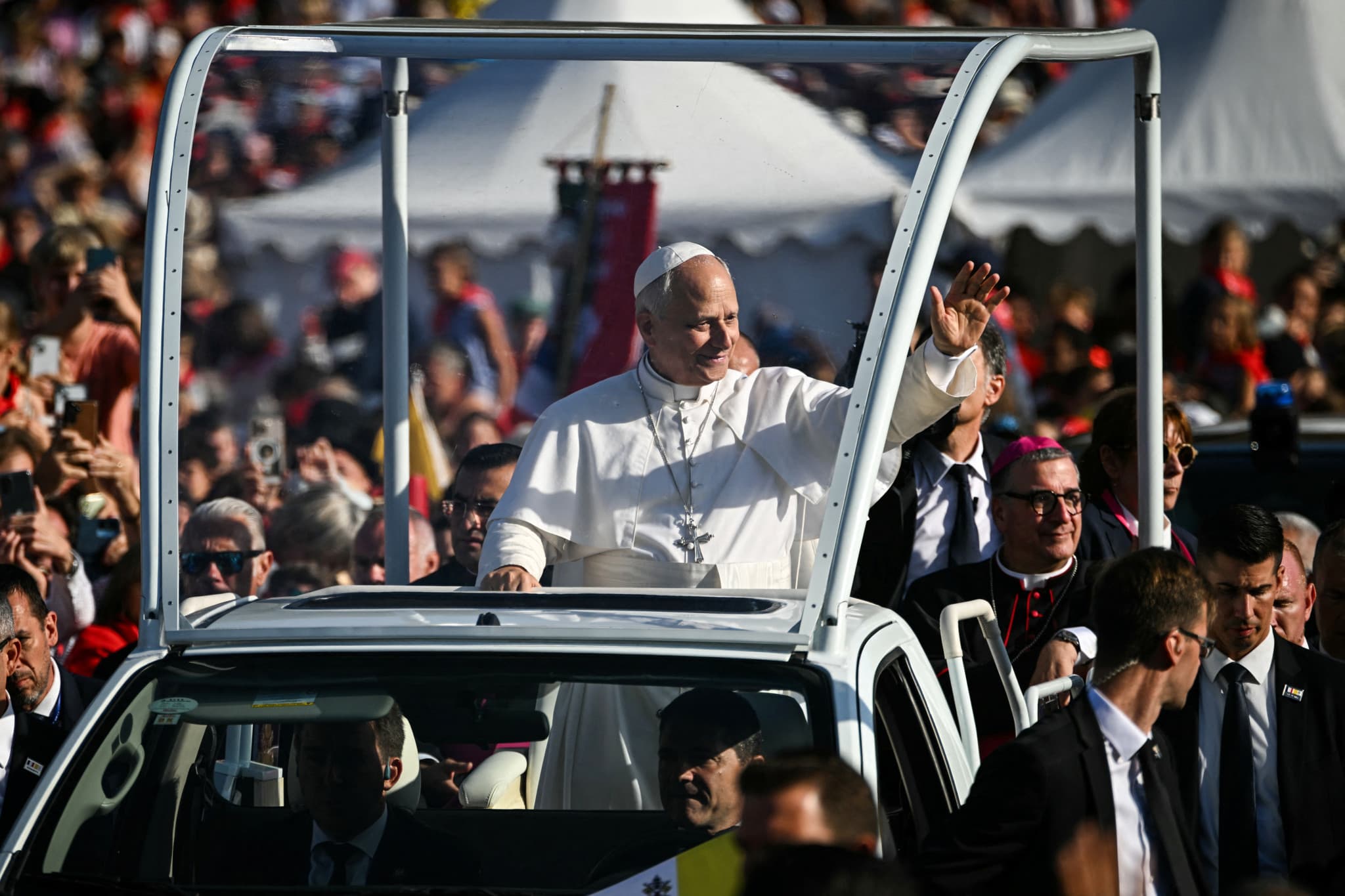 Léon XIV à Lourdes: Le pape rencontre des victimes d’abus, une «mascarade» pour les collectifs